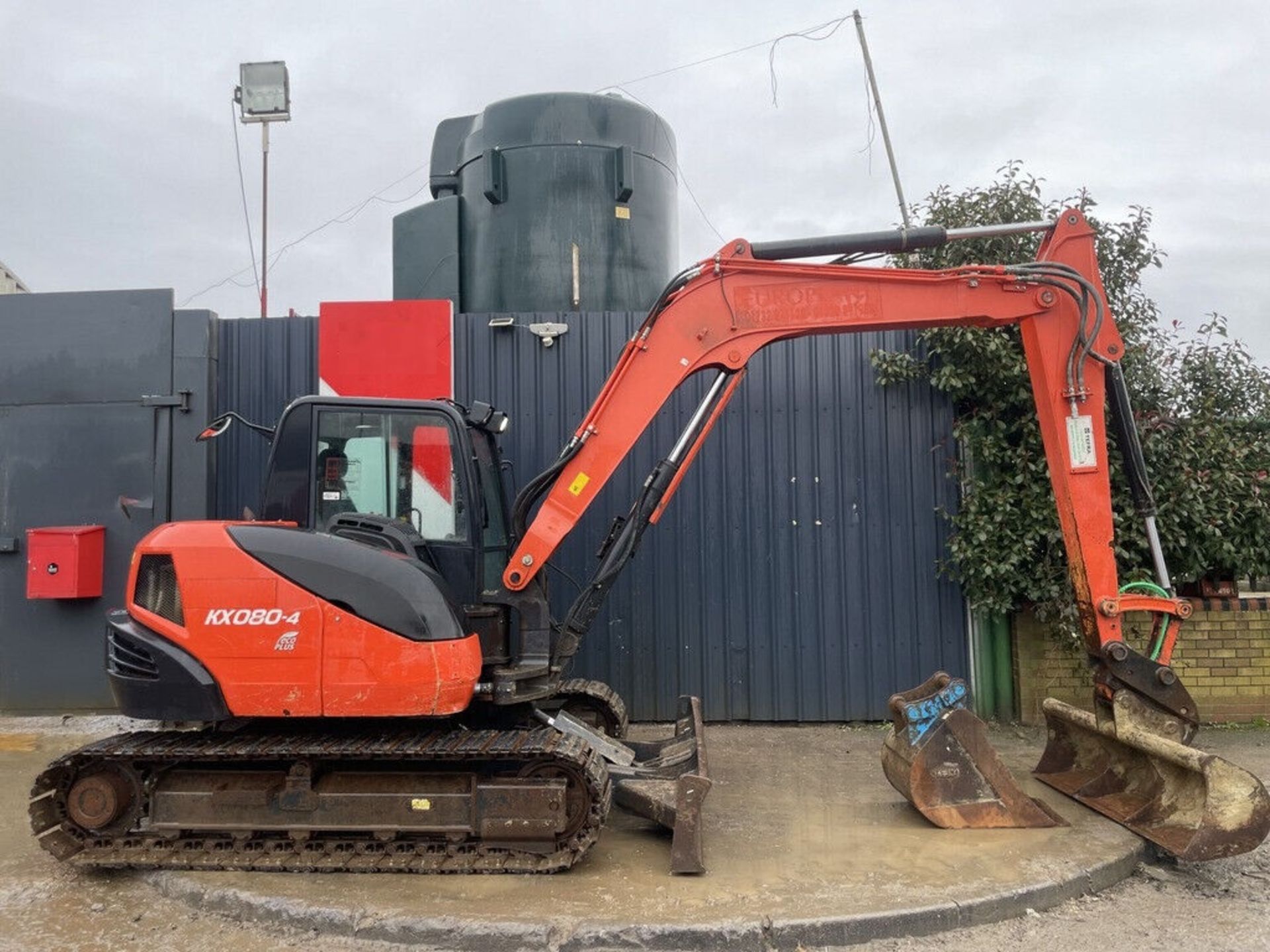 2016 KUBOTA EXCAVATOR: 5631 HOURS, FULL CAB, RED KEY, AIR CONDITION - Image 4 of 11