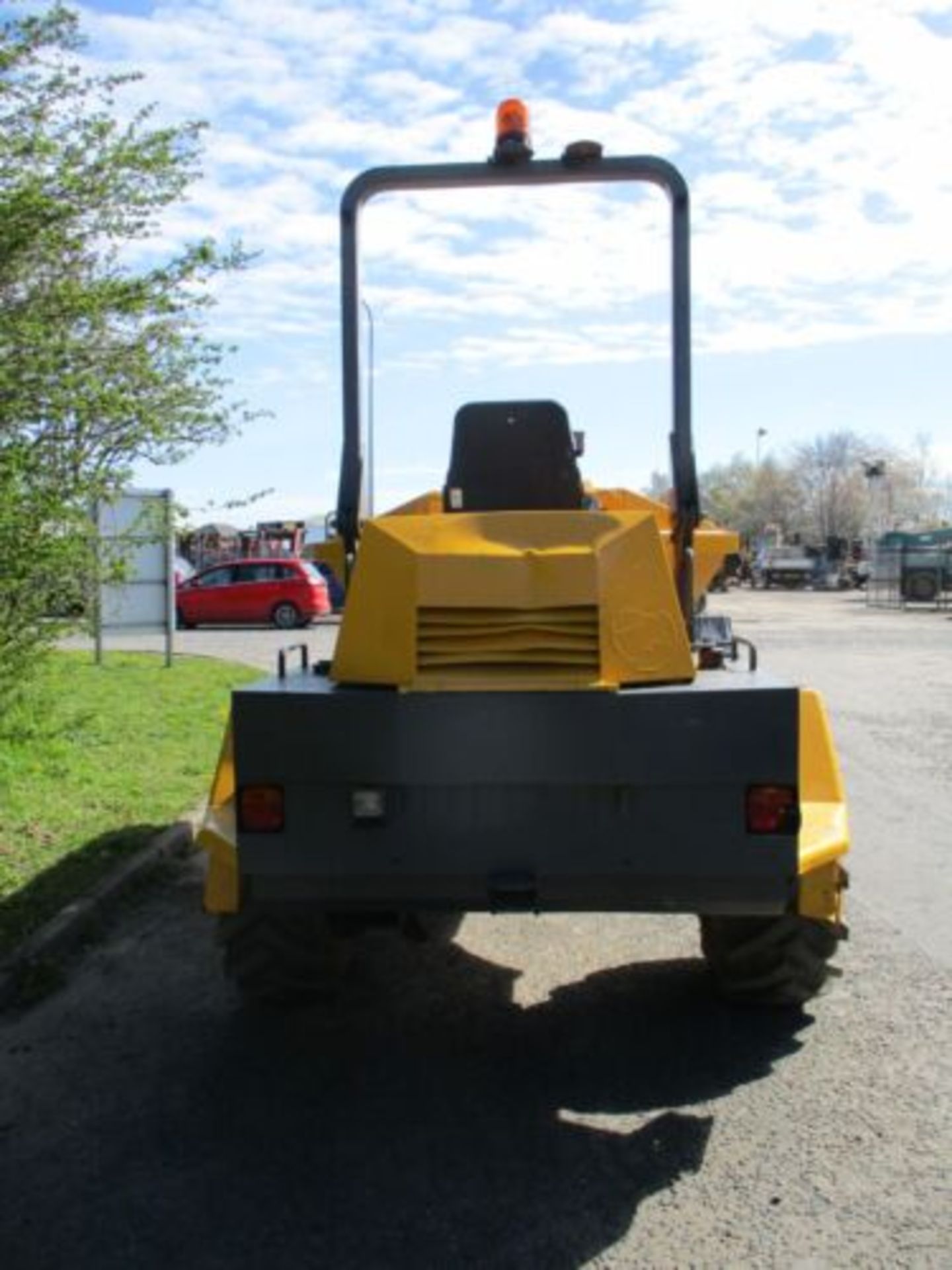 NEUSON 6-TON SWIVEL SKIP DUMPER: YOUR HEAVY LIFTER - Image 10 of 17