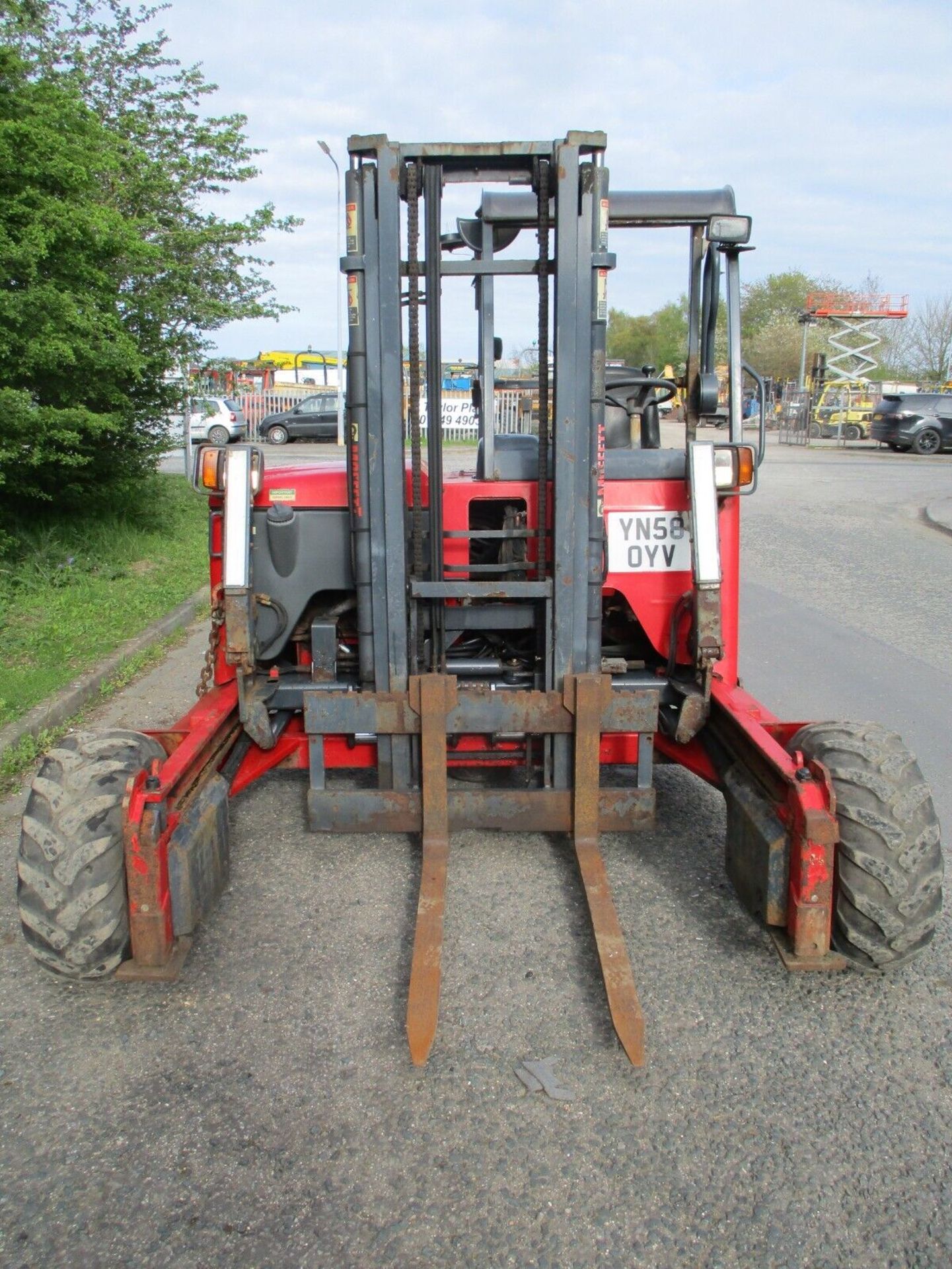 2008 MOFFETT M5 25.3: HEAVY-DUTY FORKLIFT - Image 9 of 14