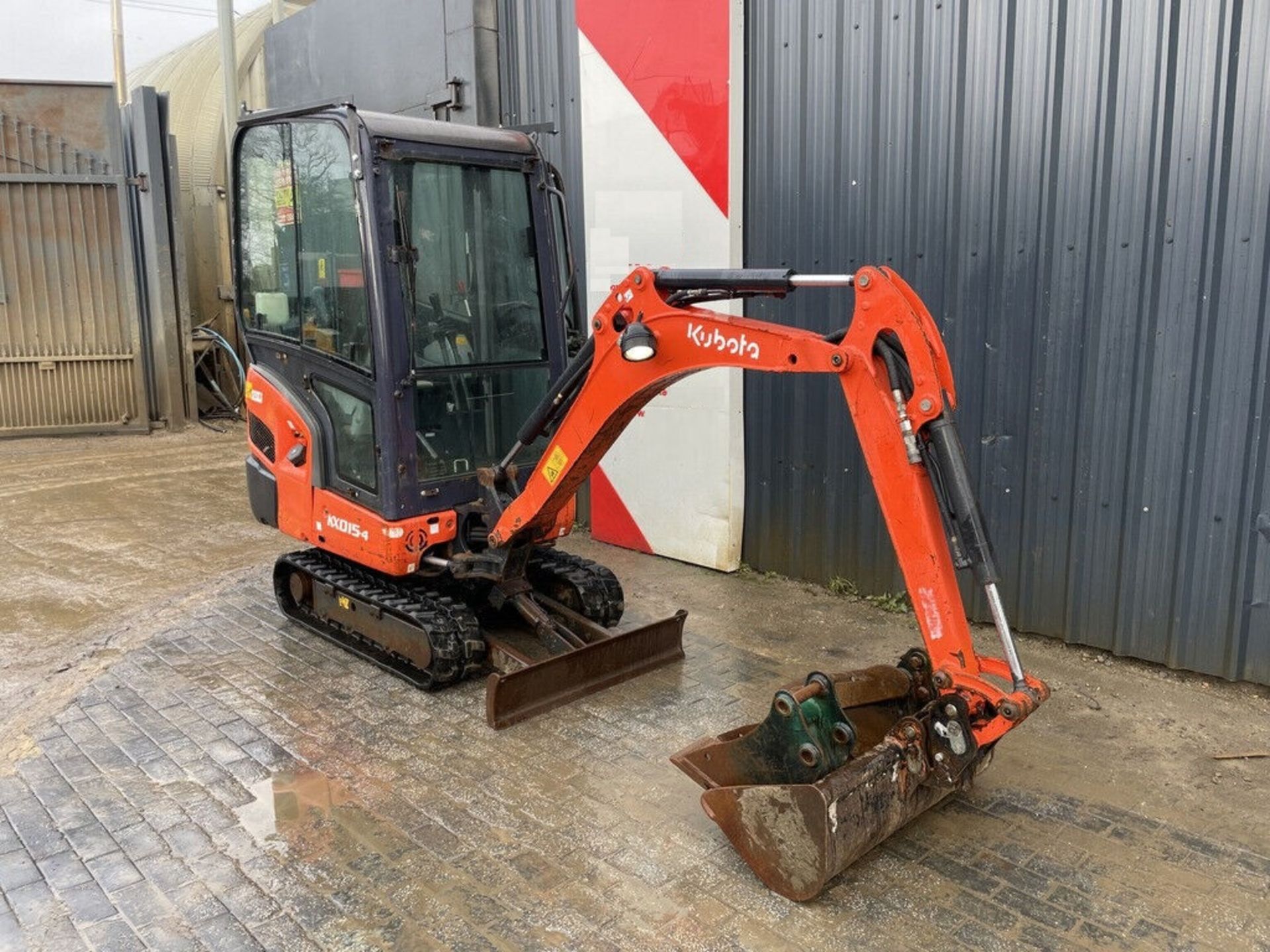 COMPACT POWERHOUSE: KUBOTA KX015-4 MINI DIGGER - Image 6 of 11