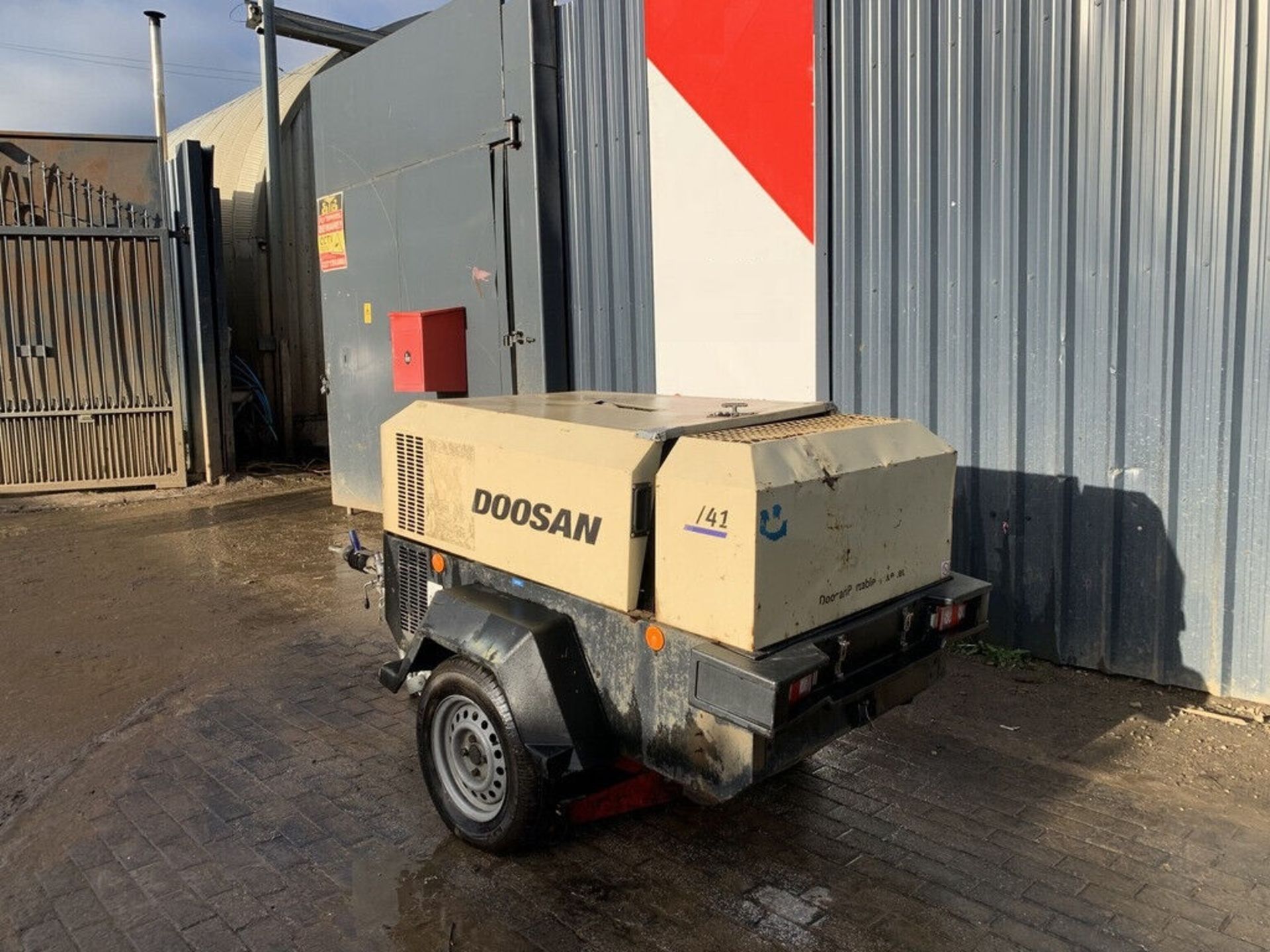 2015 DOOSAN 7/41 COMPRESSOR: EFFICIENT AIR POWER WITH 1086 HOURS