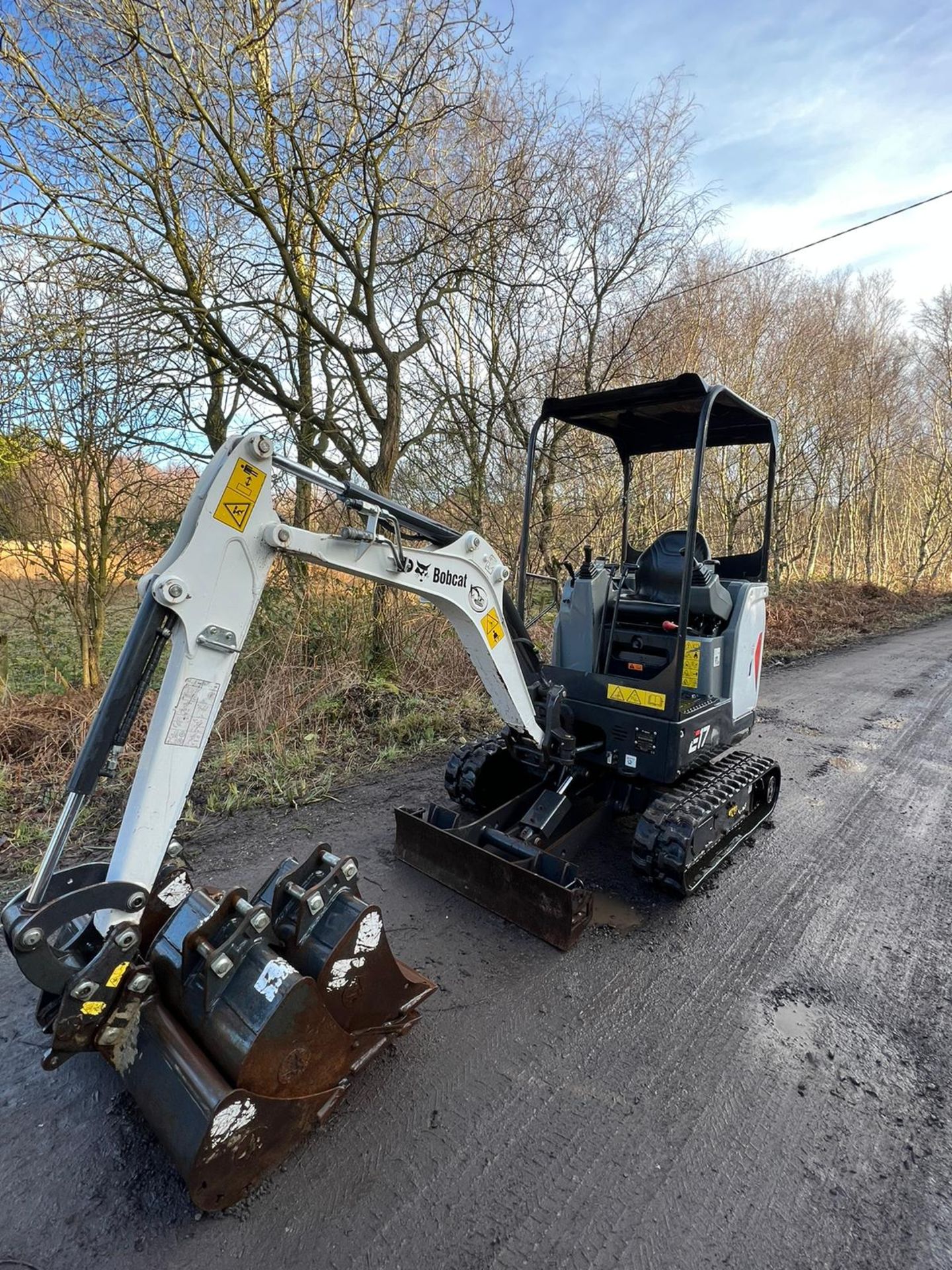 BOBCAT E17 EXPANDABLE TRACKS 530 HOURS