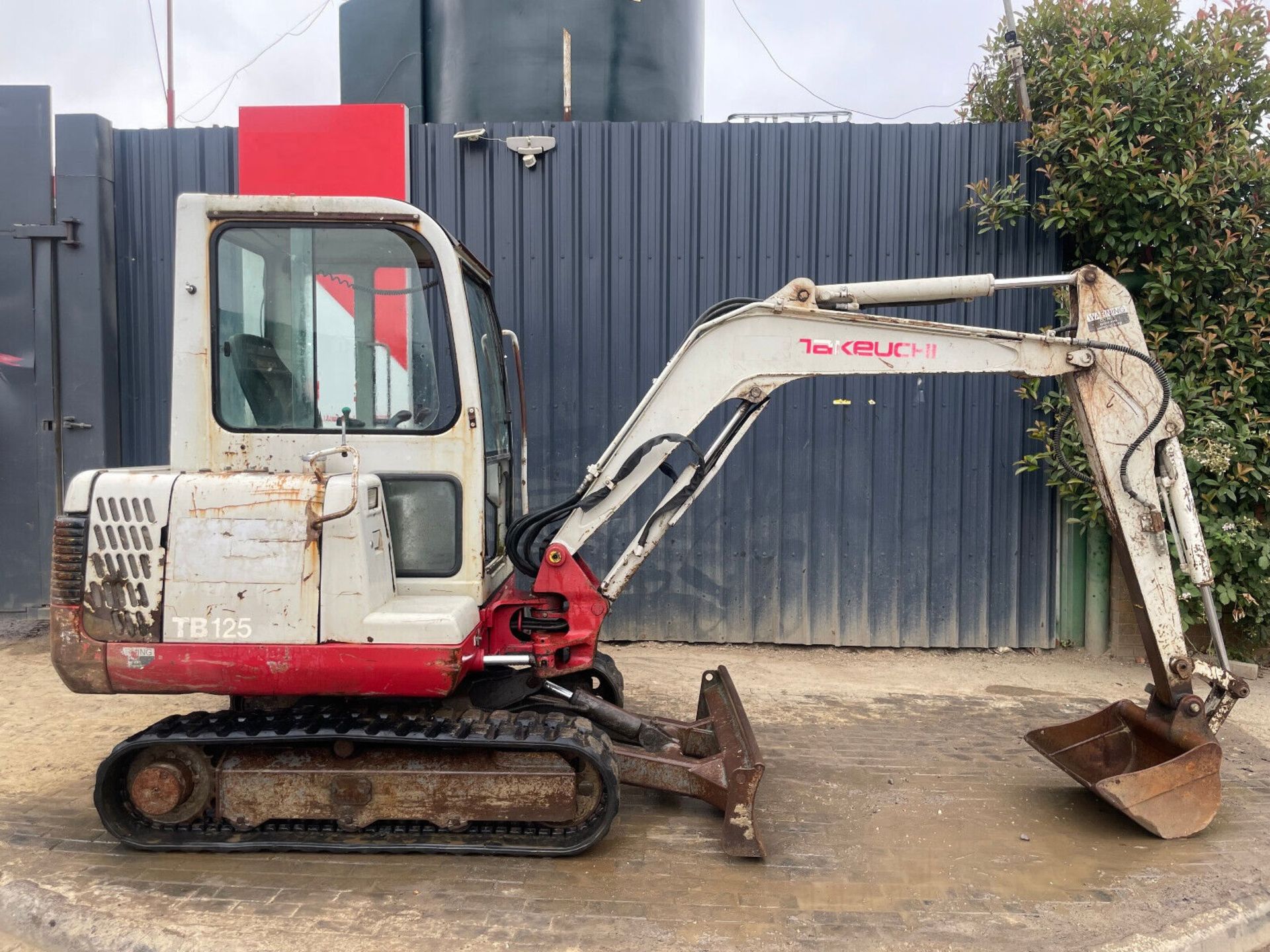 2008 TAKEUCHI TB125: PRECISION AT ITS PEAK WITH 3516 PROVEN HOURS - Image 2 of 10