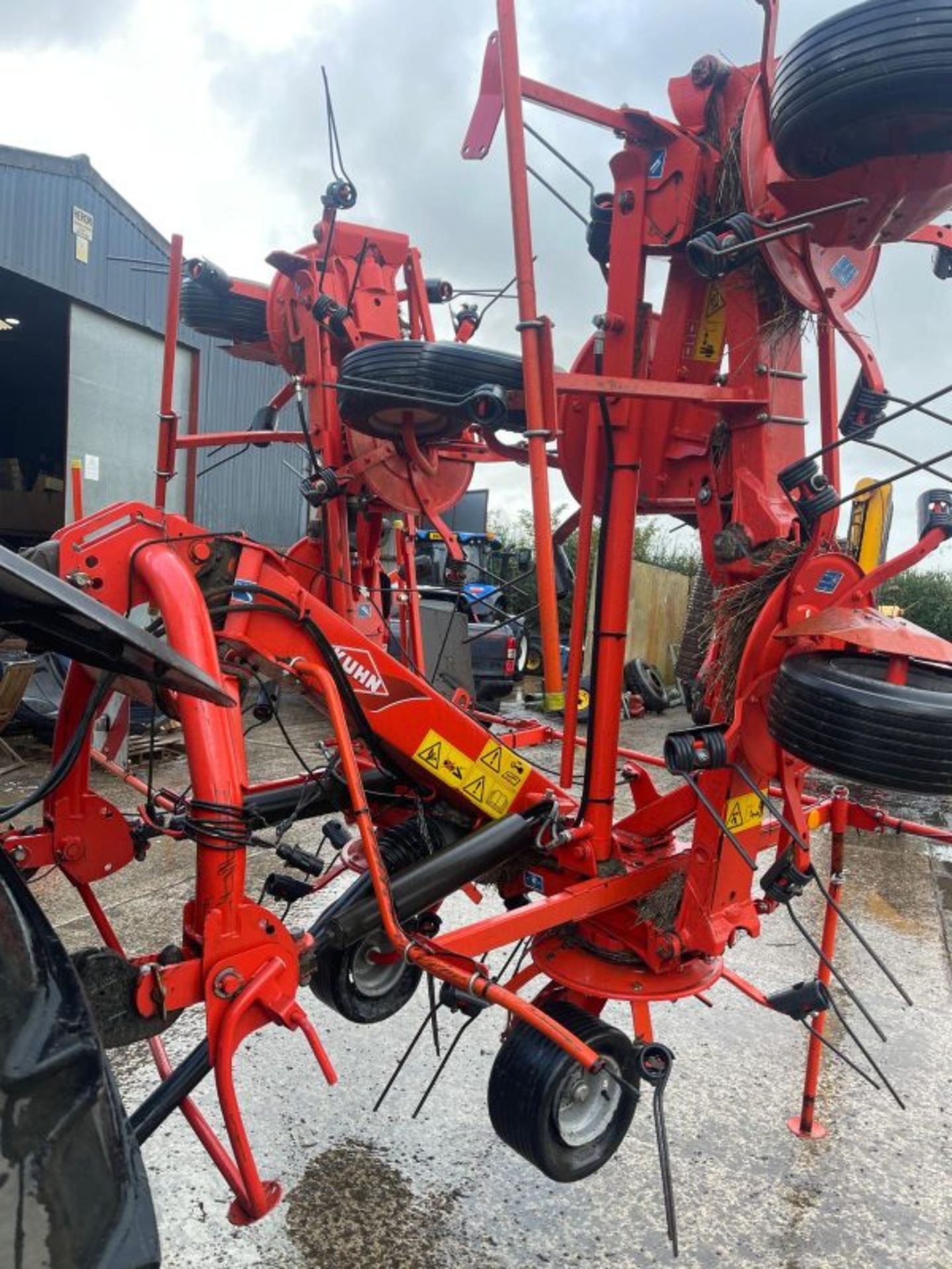 KUHN SF 7902 8 ROTOR TEDDER - Image 4 of 7