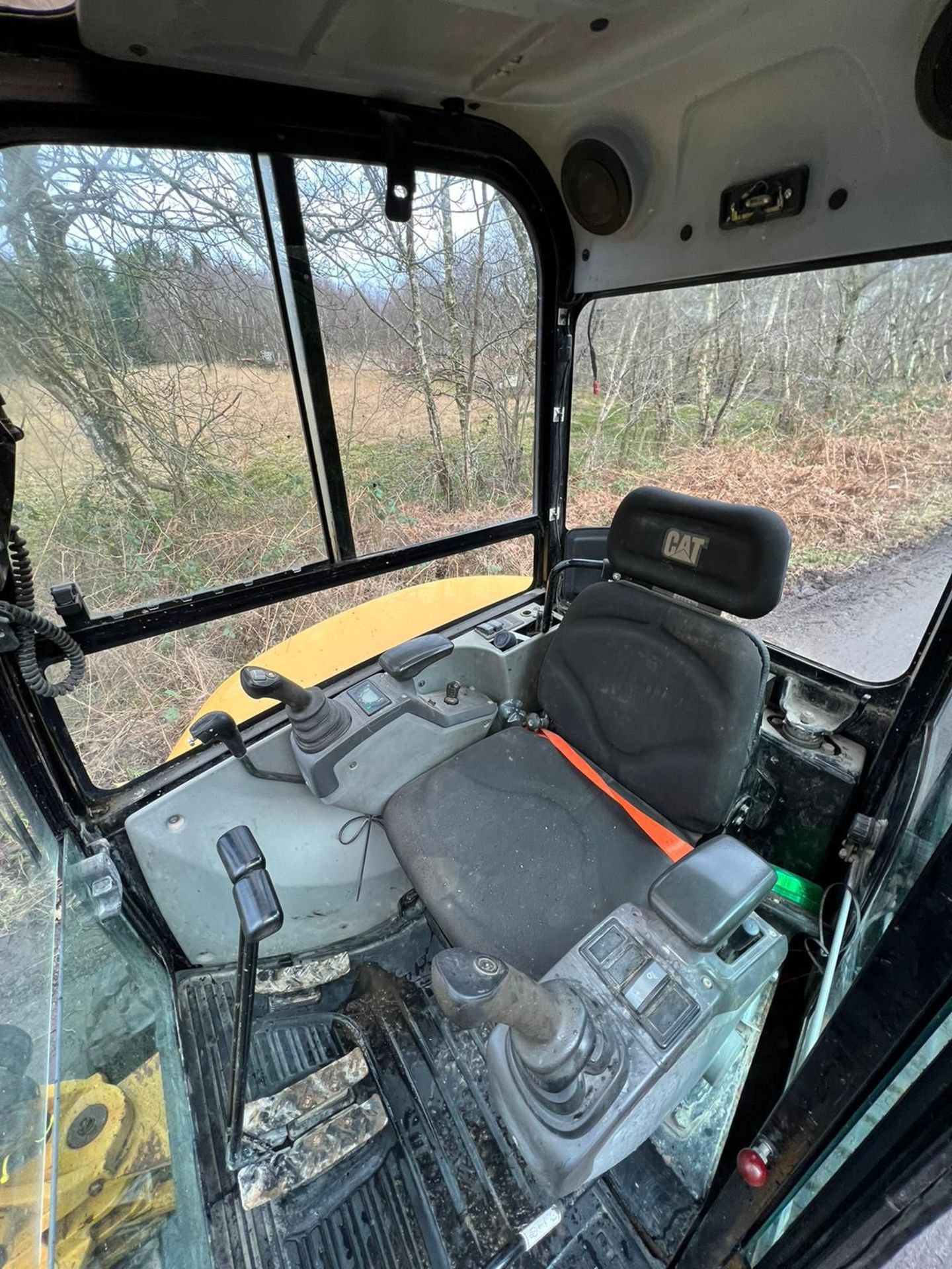 CAT 302.7D MINI DIGGER EXCAVATOR FULL CAB 2.7 TON TRACK MACHINE CATERPILLAR - Image 11 of 18