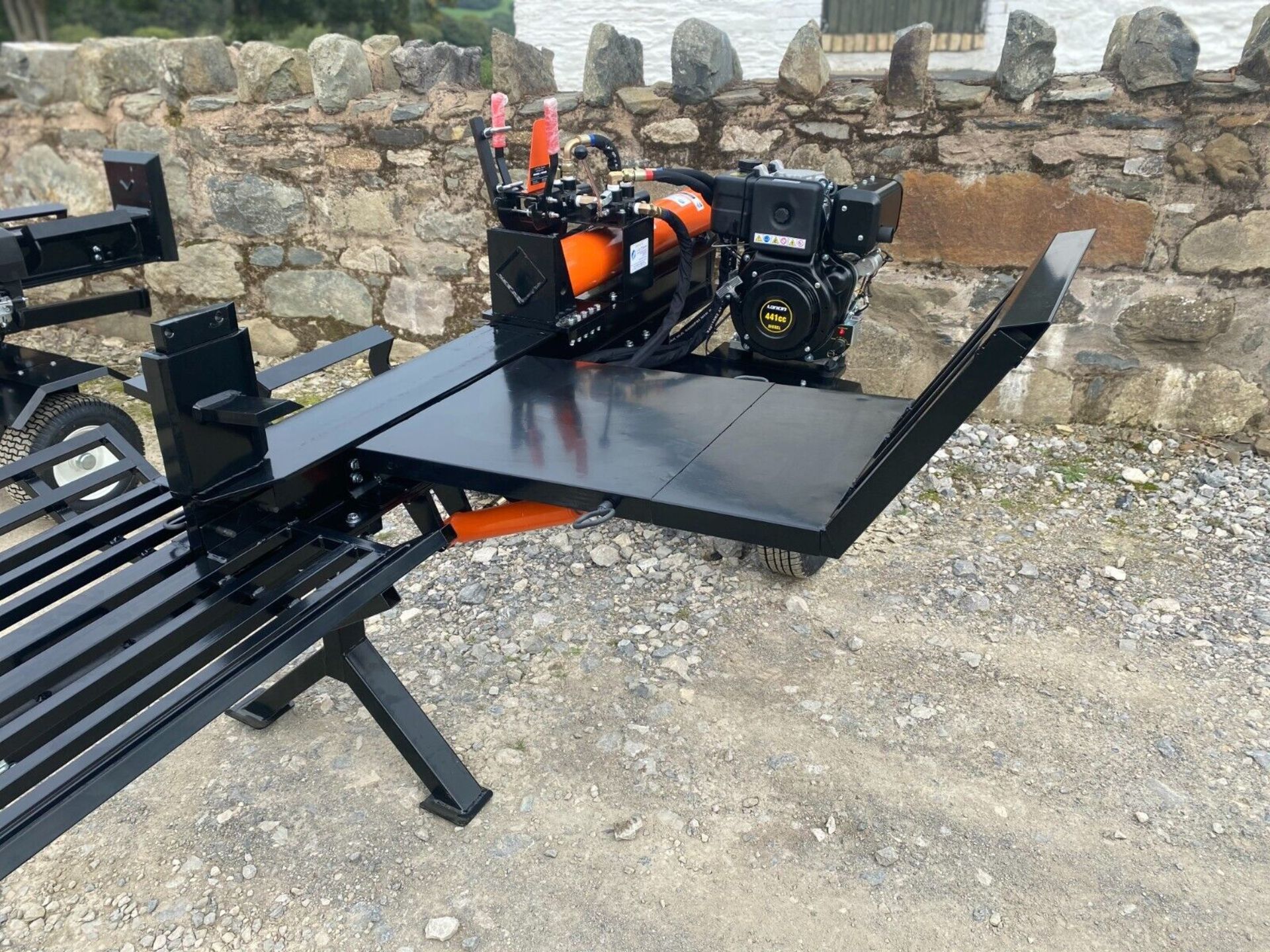 EFFICIENT HANDLING: LOG LIFT TABLE EQUIPPED - Image 4 of 10