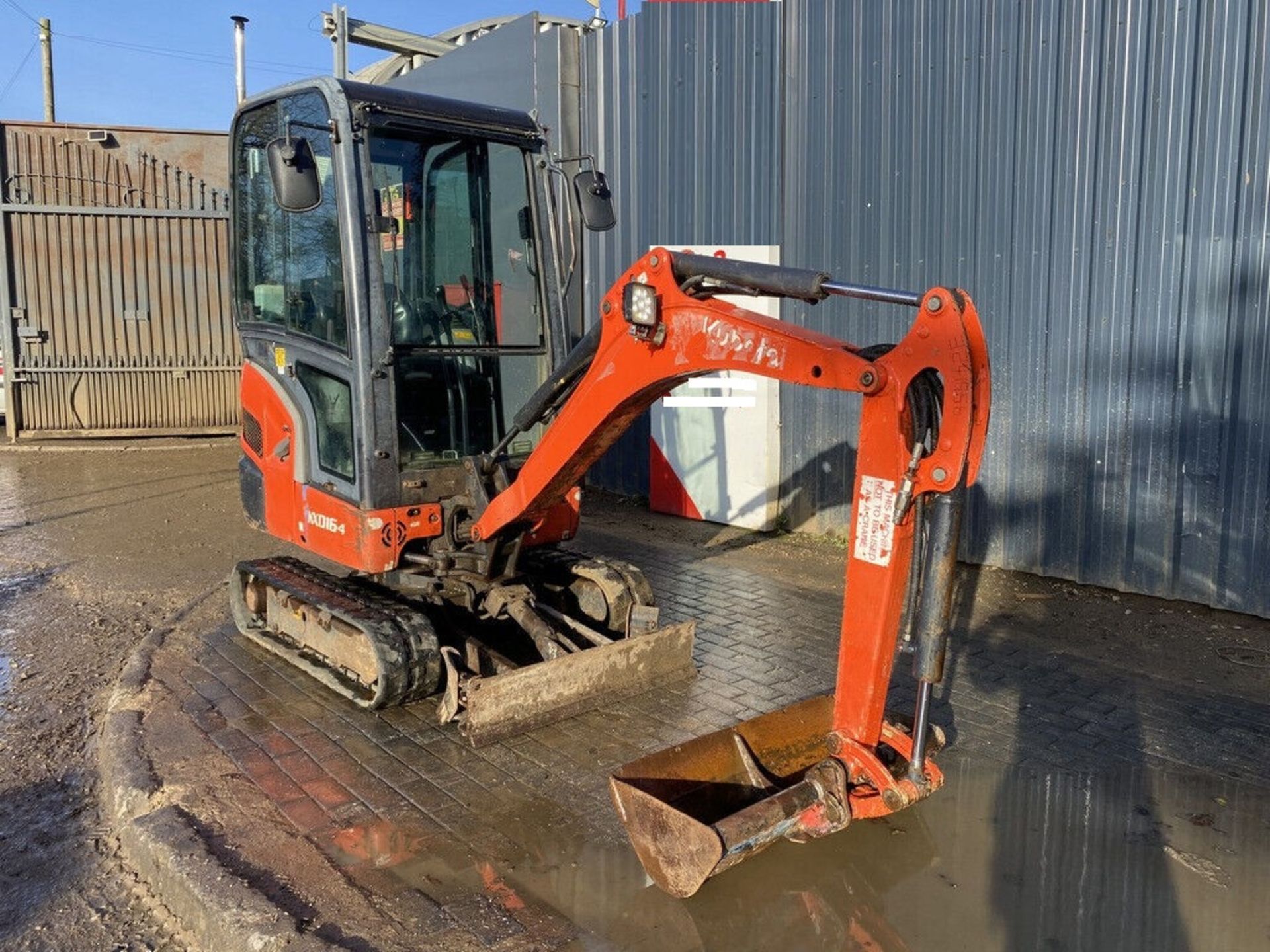 2015 KUBOTA KX016-4: UNLEASHING POWER WITH 2572 HOURS OF PRECISION - Image 10 of 12