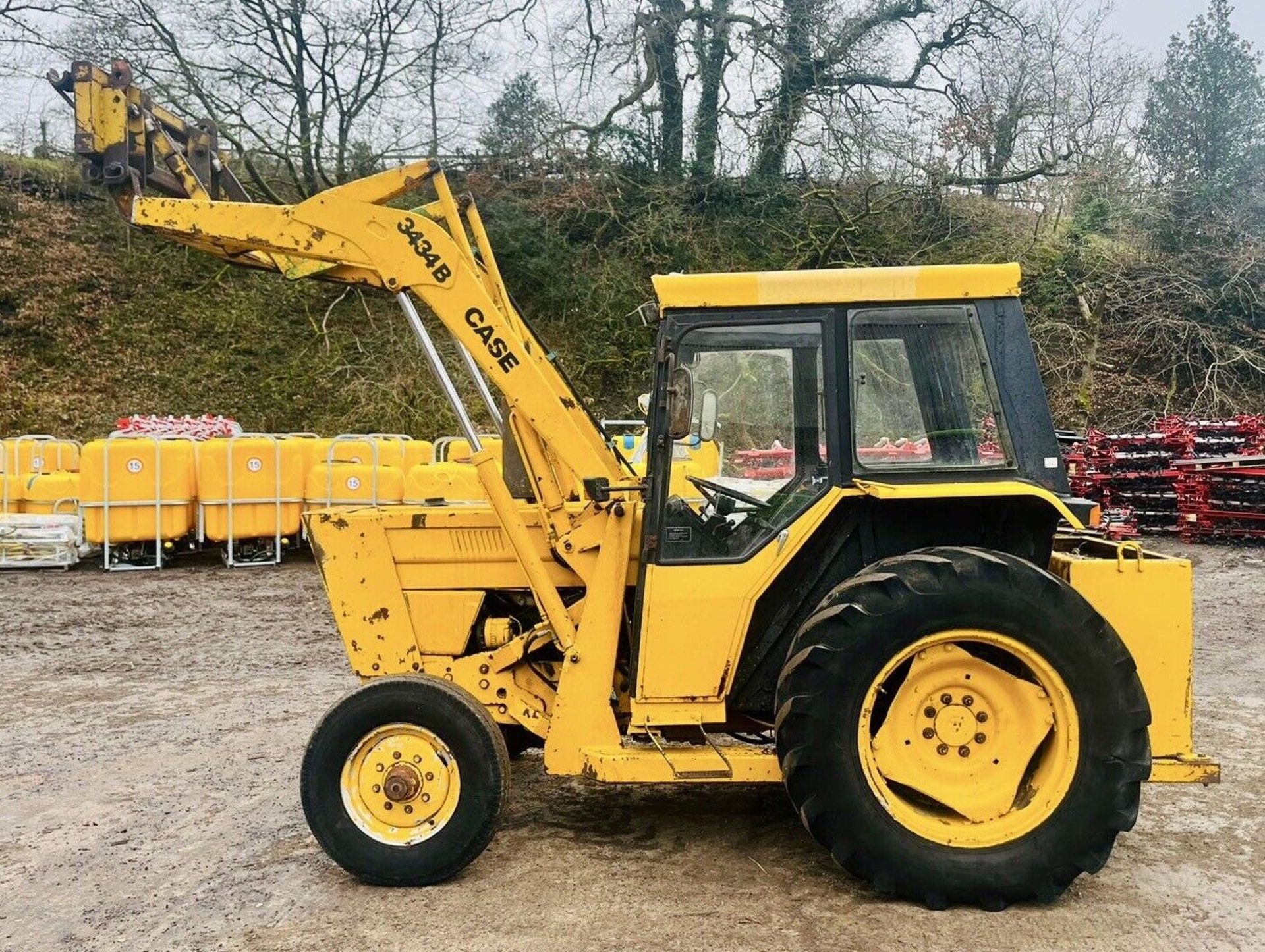 INDUSTRIAL POWERHOUSE: CASE INTERNATIONAL 248L LOADER TRACTOR - Image 2 of 9