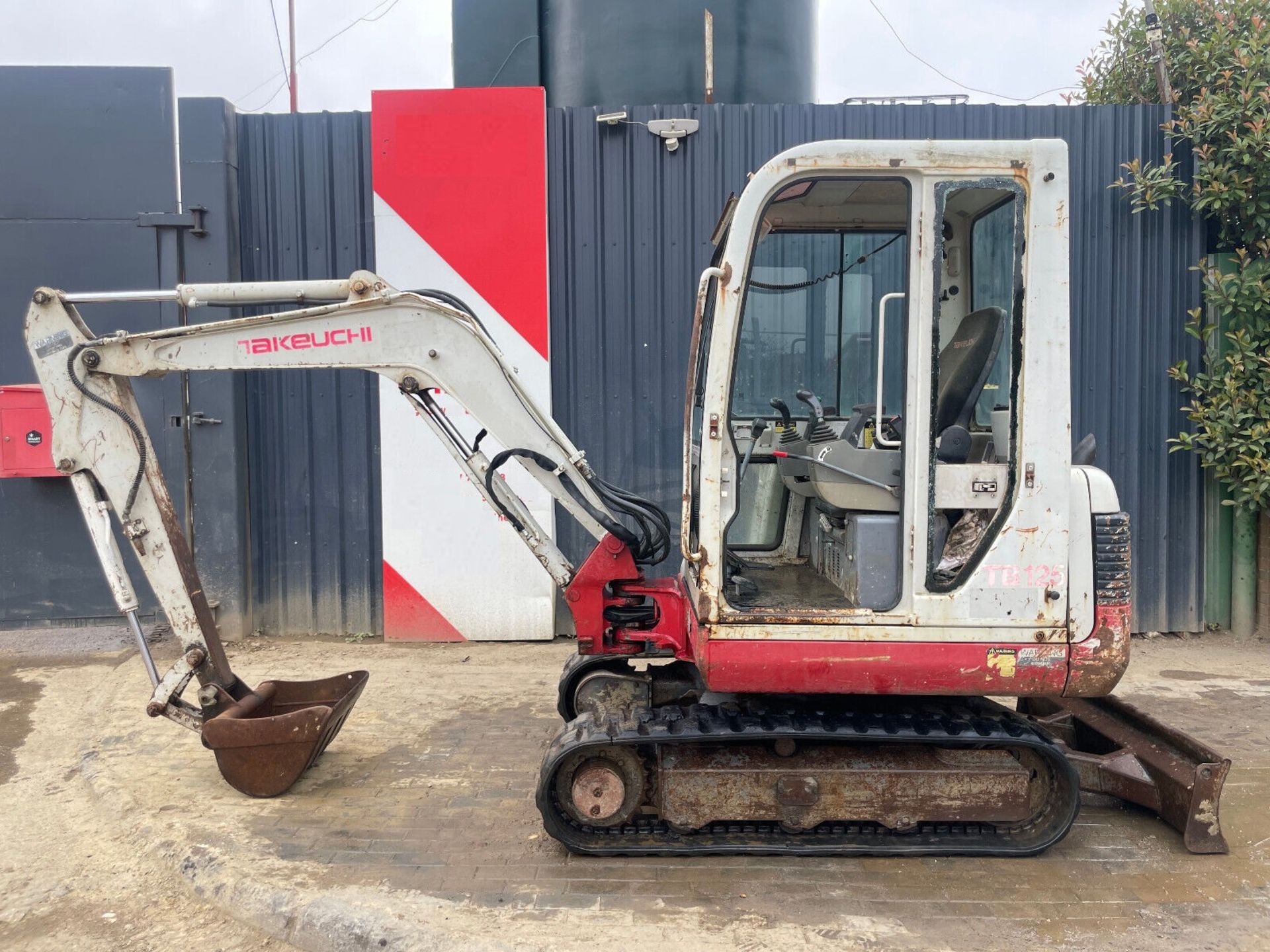 2008 TAKEUCHI TB125: PRECISION AT ITS PEAK WITH 3516 PROVEN HOURS