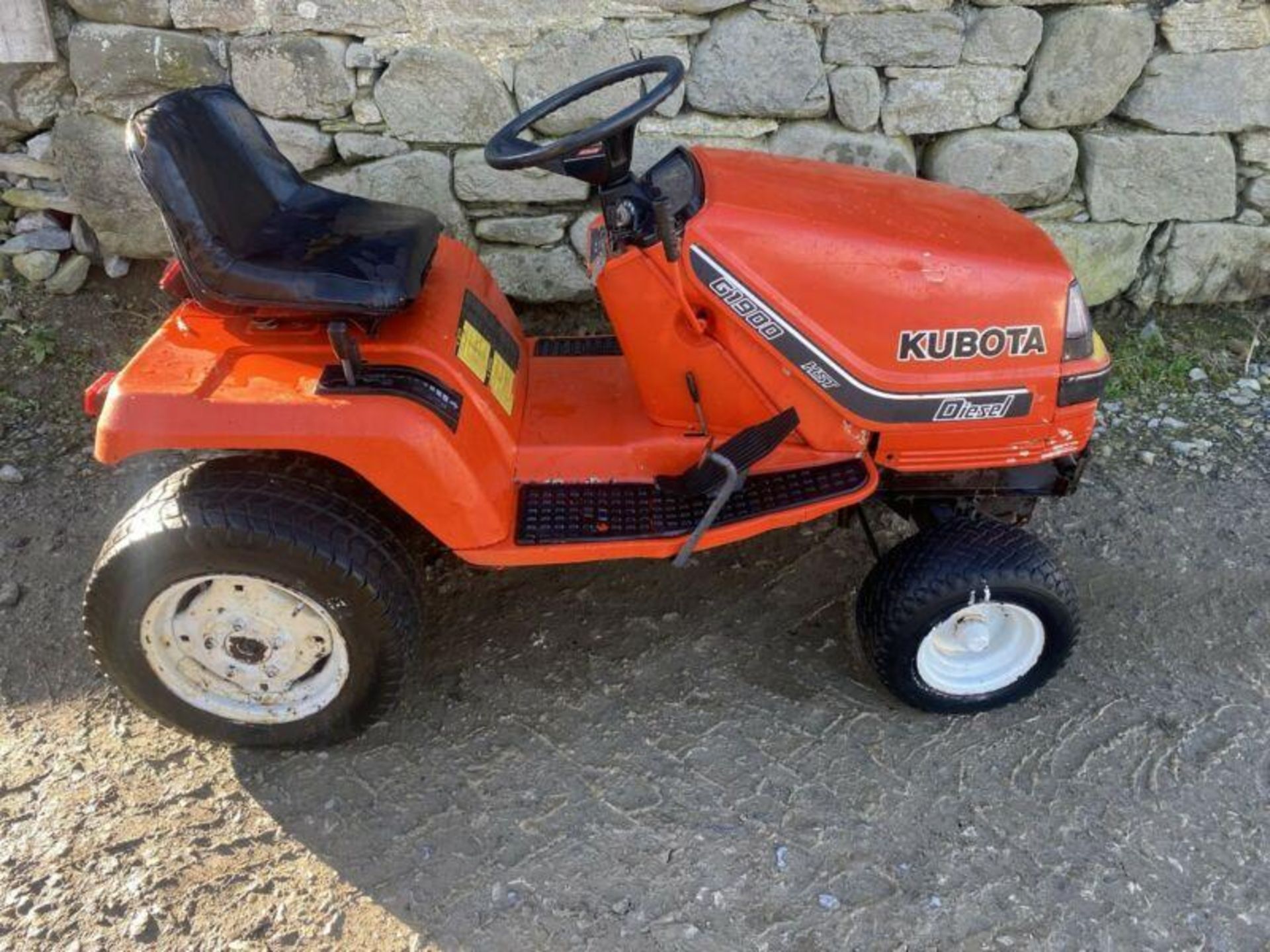 KUBOTA G1900: DIESEL POWER FOR PRECISION GRASS CUTTING