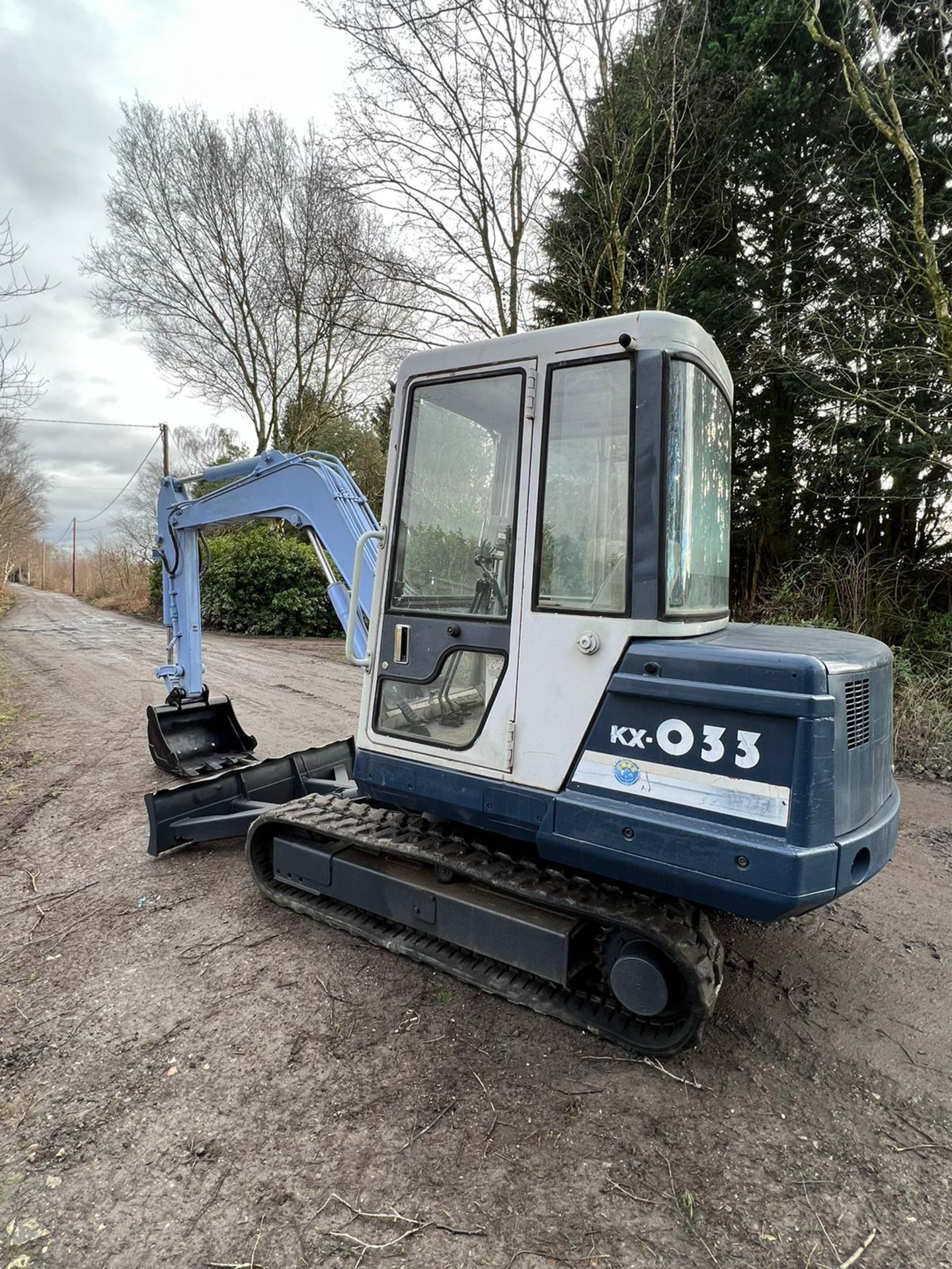 KUBOTA MINI DIGGER 2 BUCKETS - Image 10 of 12