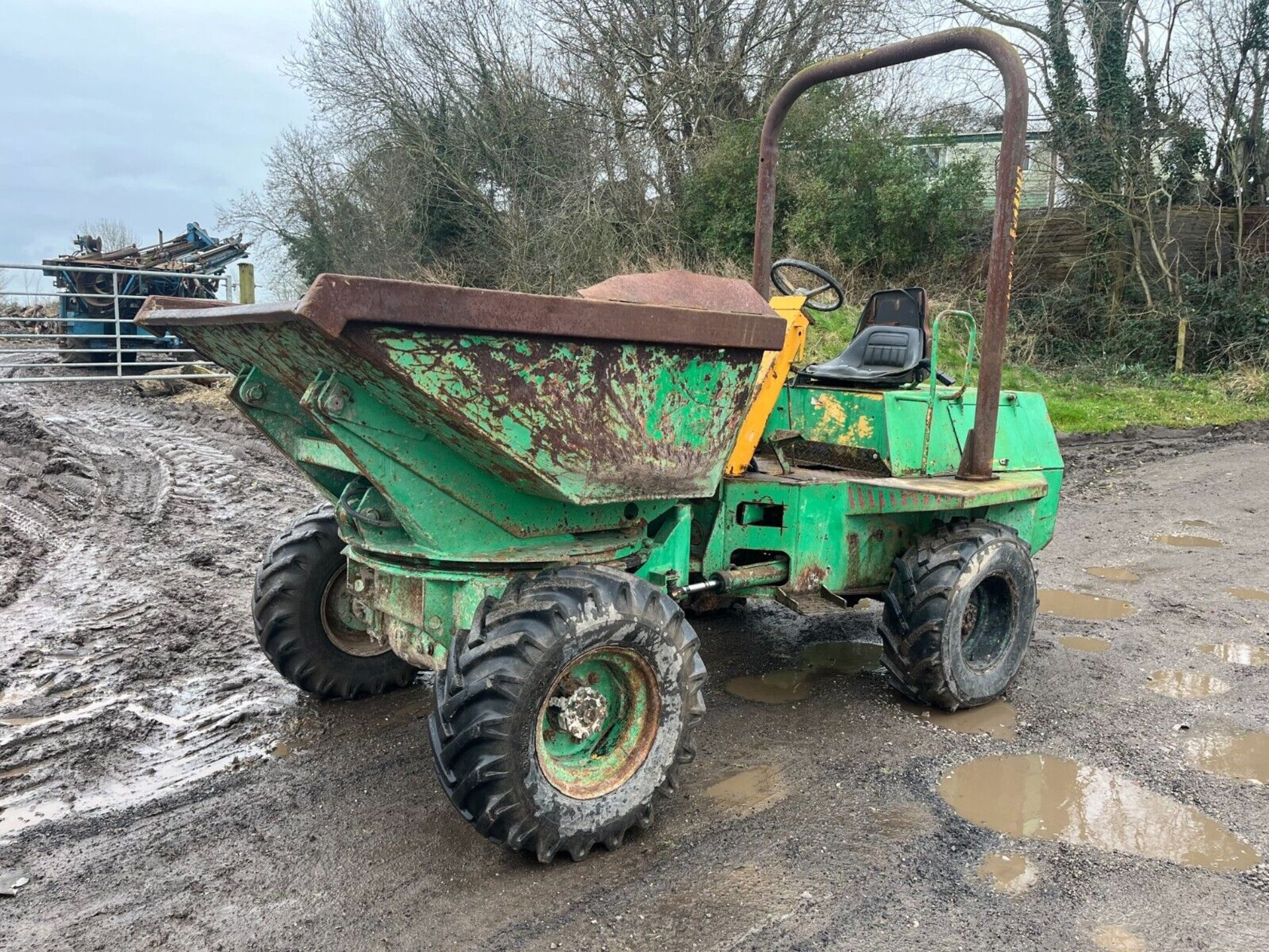 POWERFUL BENFORD 3-TON DUMPER: LISTER ENGINE, FLAWLESS BRAKES - Image 3 of 9