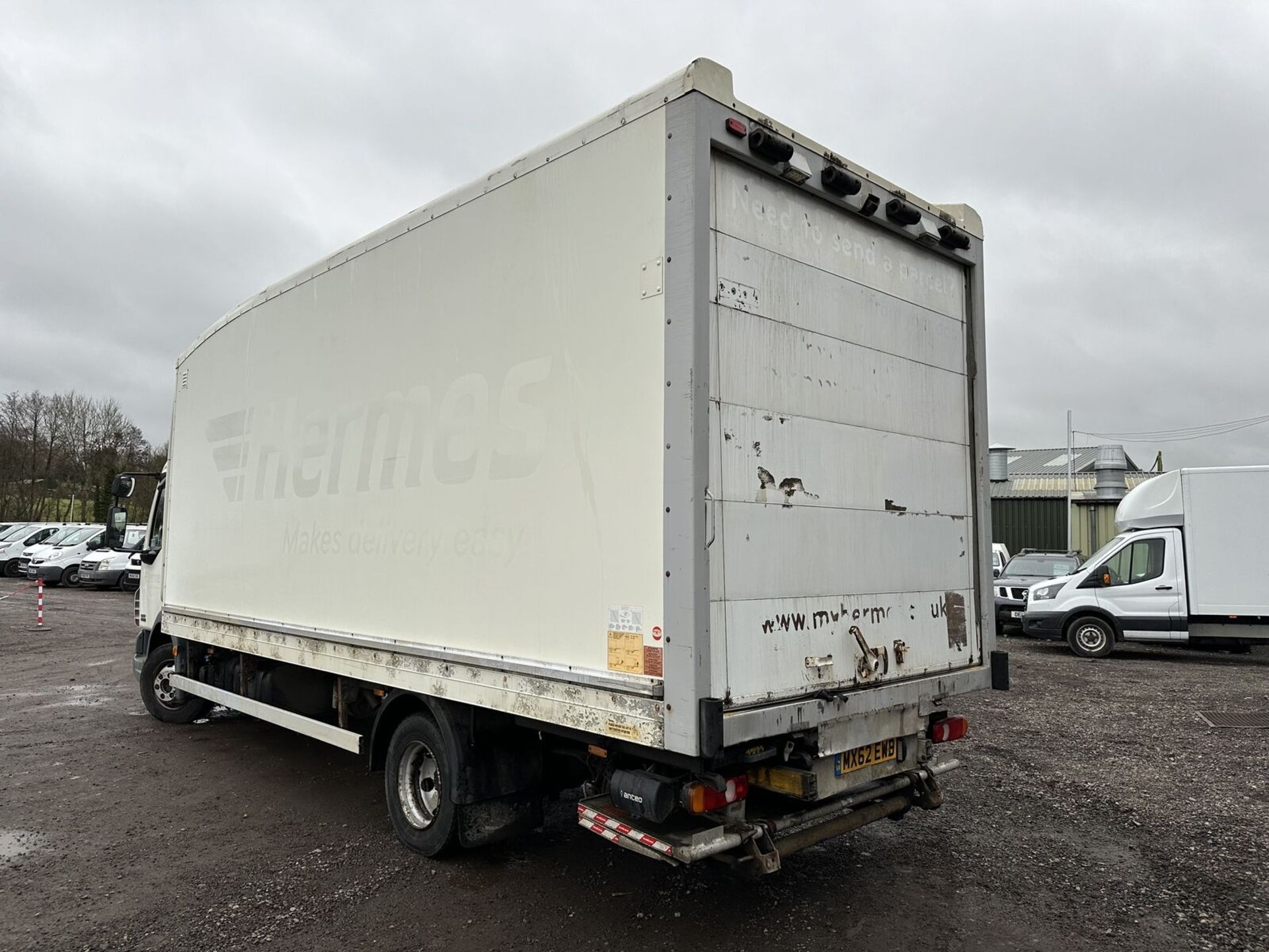 LORRY LUXE: DAF TRUCKS LF 7.5T, CRUISE CONTROL, REVERSING CAMERA >>--NO VAT ON HAMMER--<< - Image 4 of 15