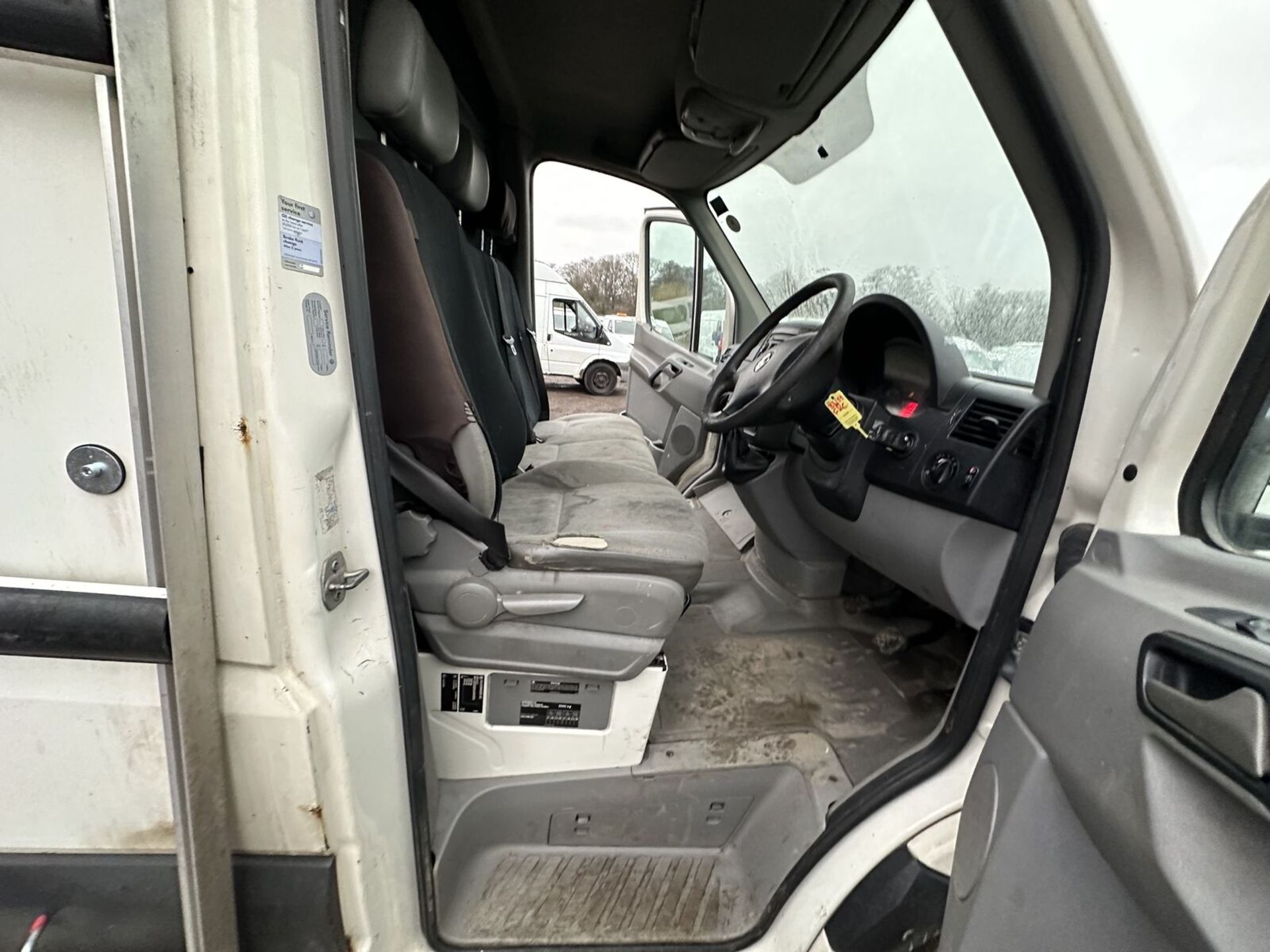 VOLKSWAGEN CRAFTER SPRINTER CR30 SWB DIESEL >>--NO VAT ON HAMMER--<< - Image 13 of 15