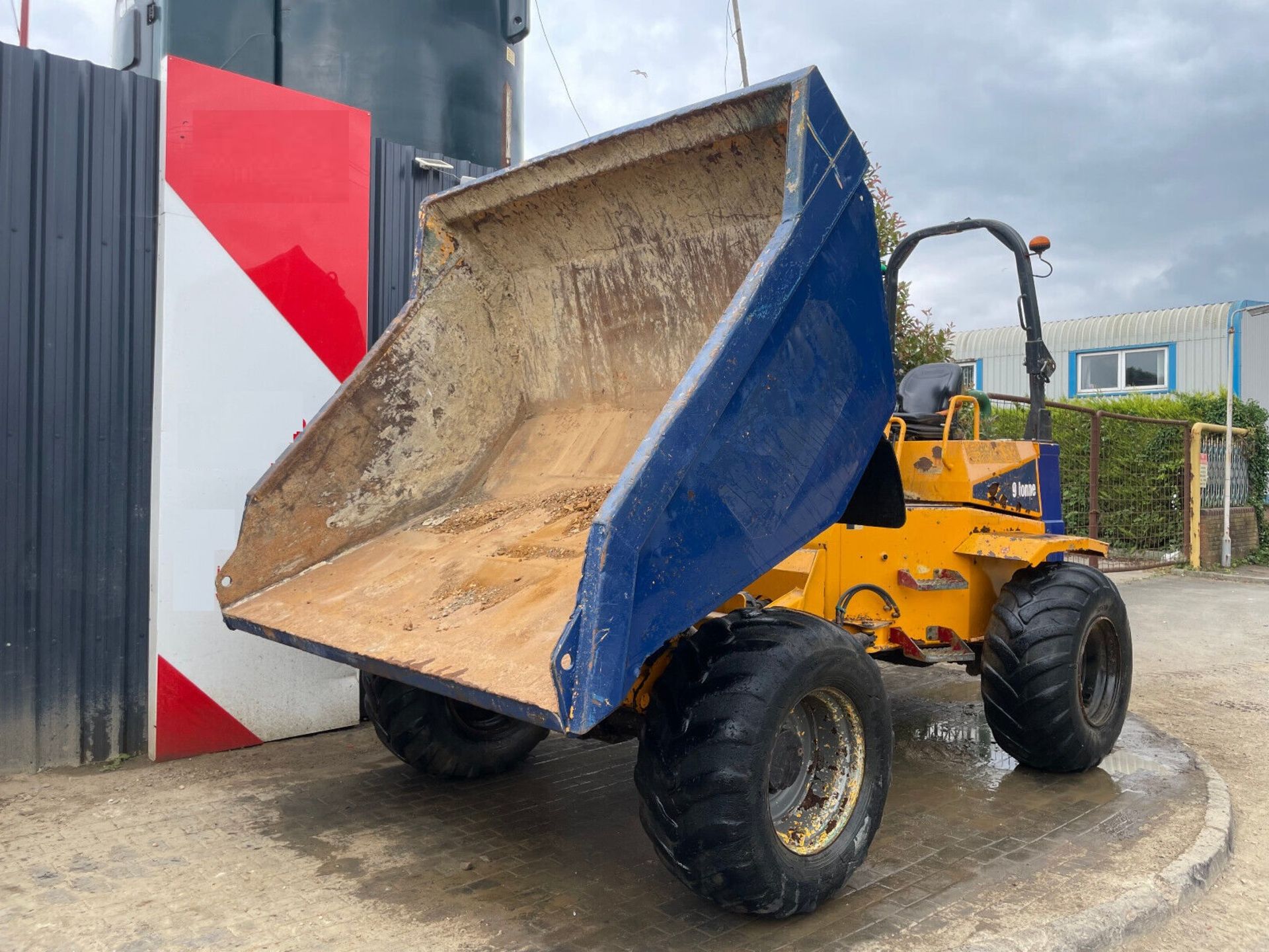 2016 THWAITES 9 TONNE DUMPER: ROBUST PERFORMANCE WITH 5622 HOURS - Image 5 of 12