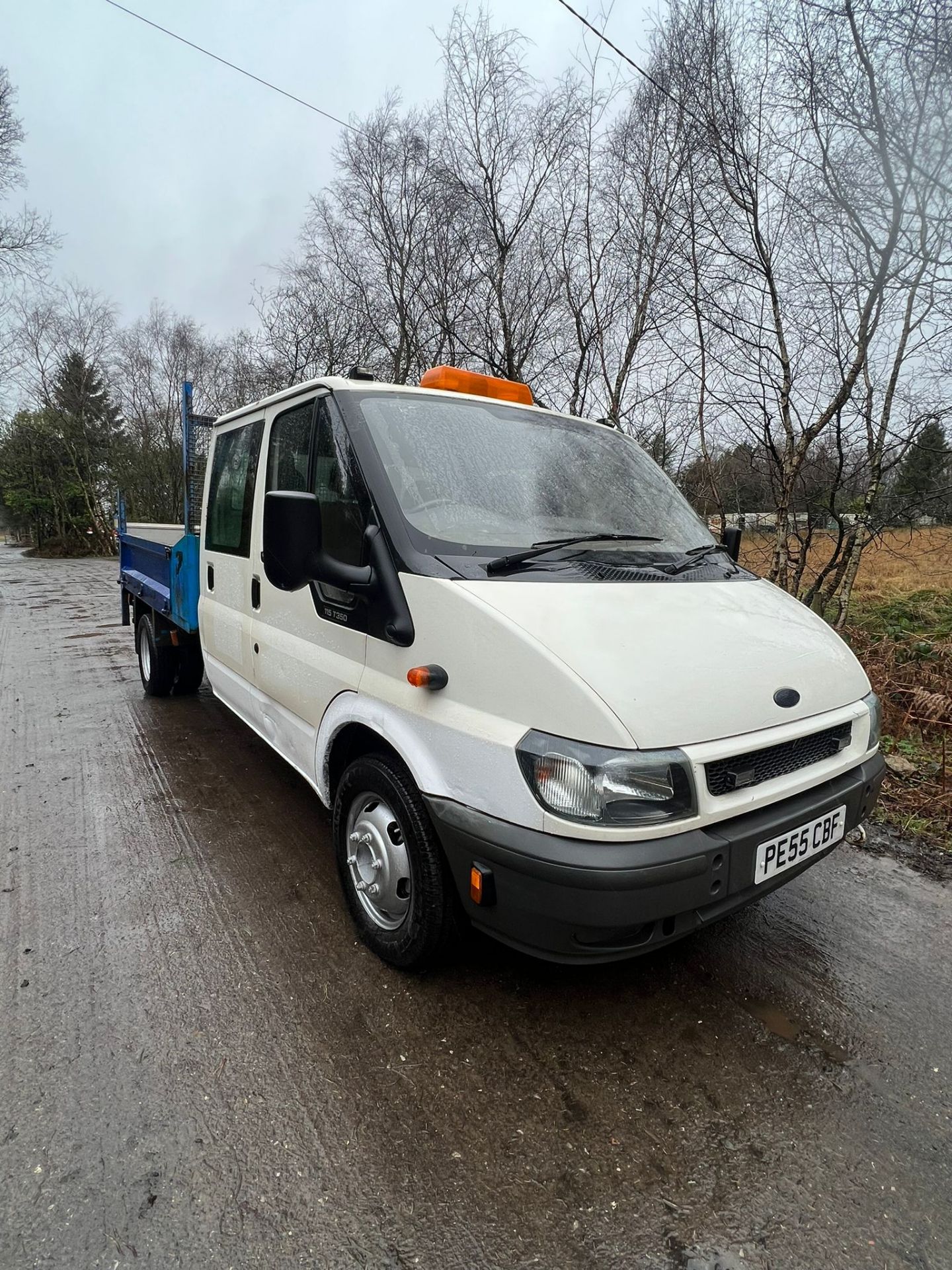 FORD TRANSIT CREW CAB WITH TAIL LIFT 6 SEATS 5 SPEED MANUAL