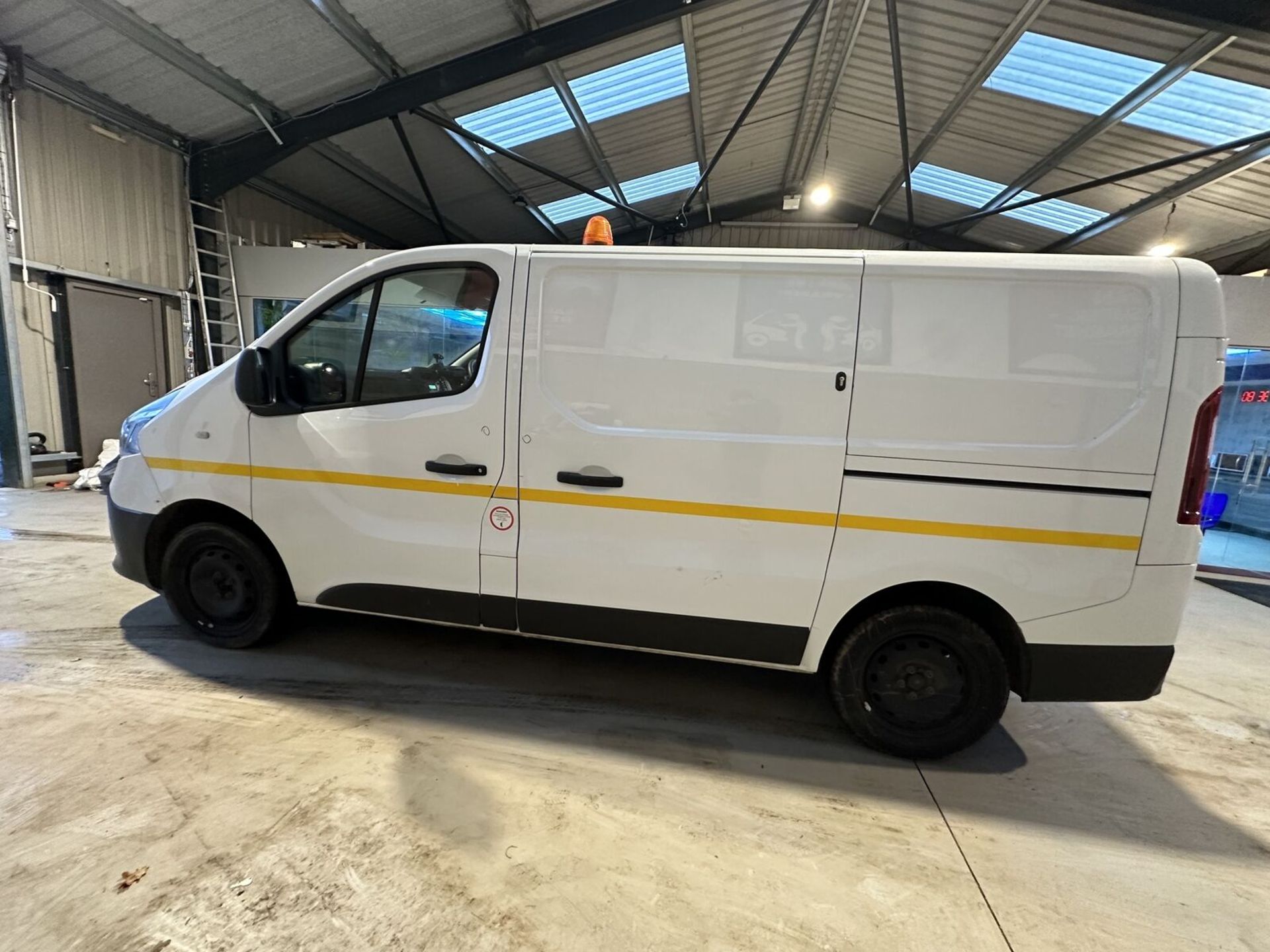 **(ONLY 52K MILEAGE)** PRIME CONDITION PICK: RENAULT TRAFIC SL28, CLEAN AND TIDY