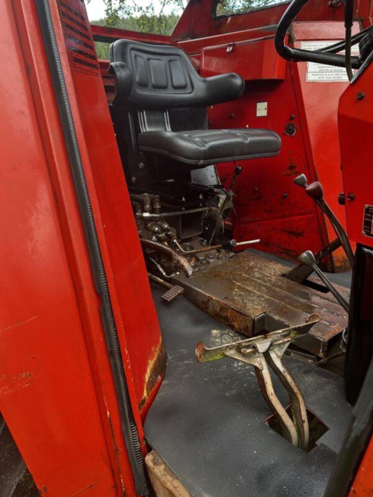 MASSEY FERGUSON 298: PROVEN 2WD FARM TRACTOR - Image 4 of 6