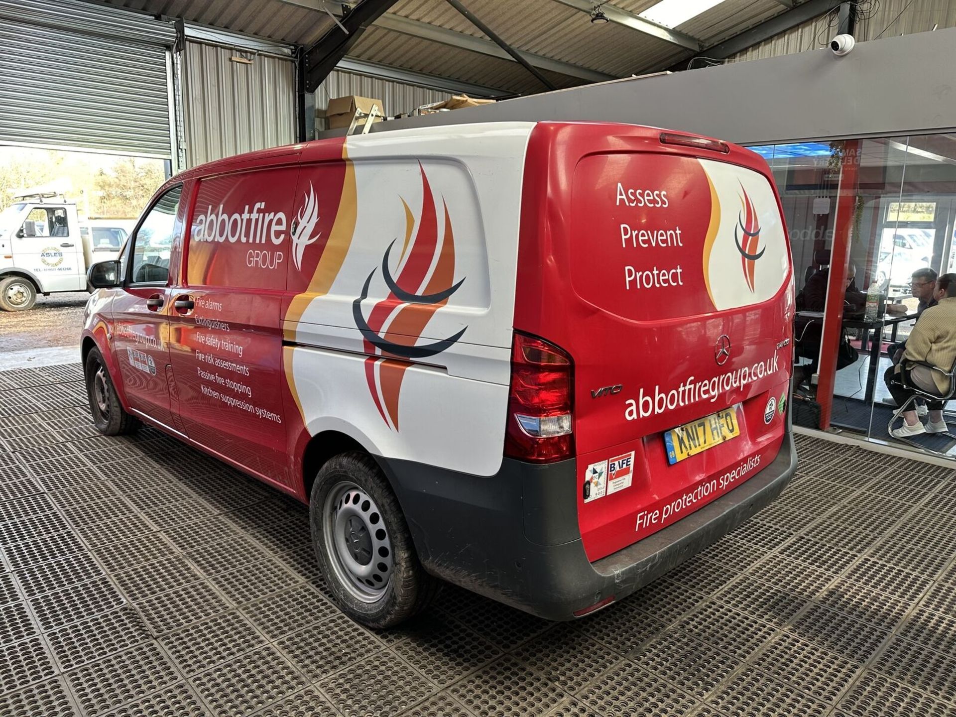 RED REVOLUTION: 2017 MERCEDES VITO EURO 6 PANEL VAN - Image 13 of 13