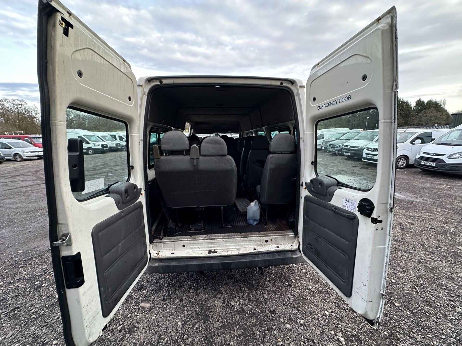 2005 FORD TRANSIT MINIBUS - READY FOR ADVENTURE >>--NO VAT ON HAMMER--<< - Image 2 of 19
