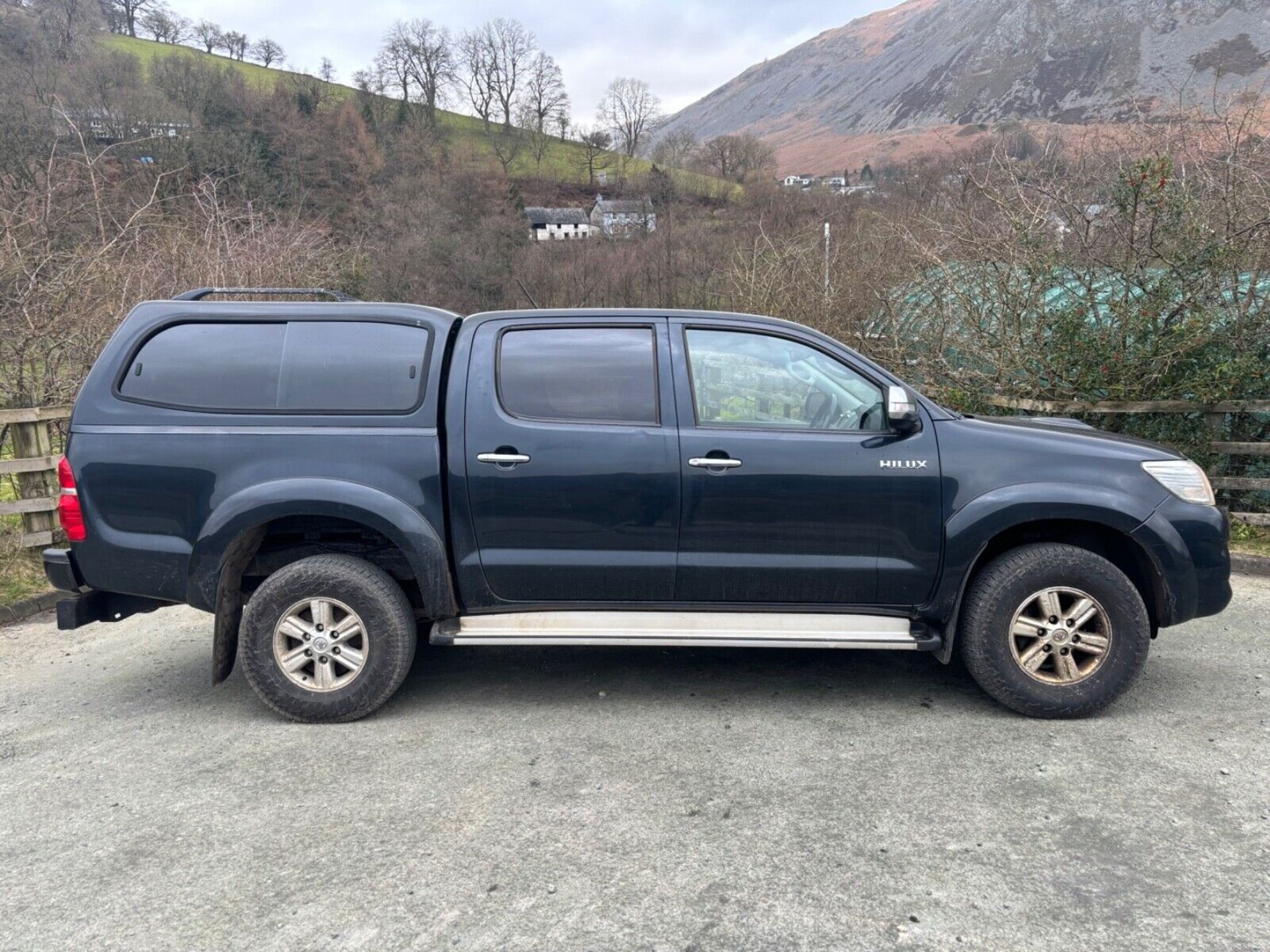 TOYOTA HILUX DOUBLE CAB PICKUP - Image 5 of 14