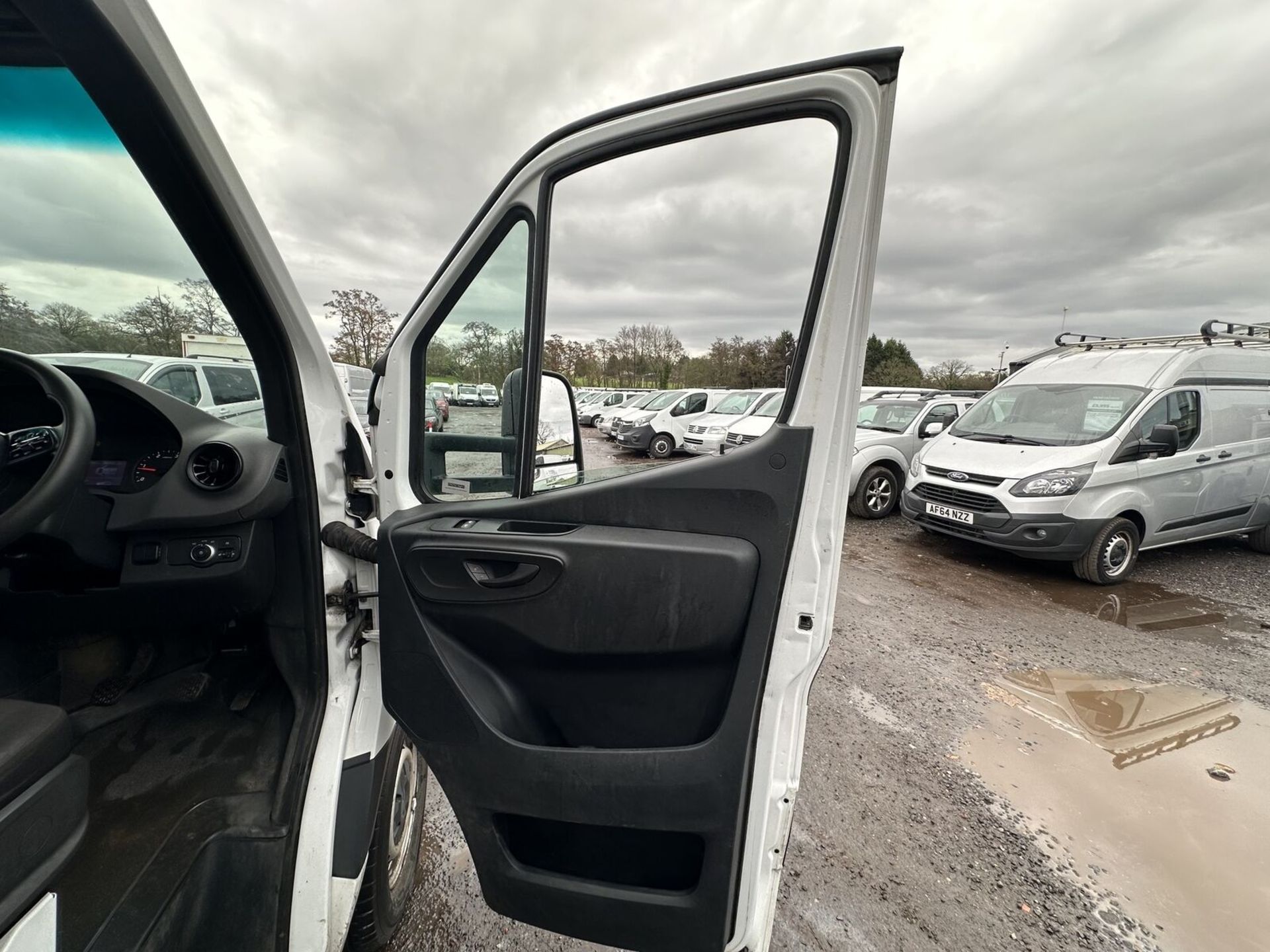 WHITE WONDER: 2019 MERCEDES-BENZ SPRINTER RECOVERY VAN - Image 11 of 19