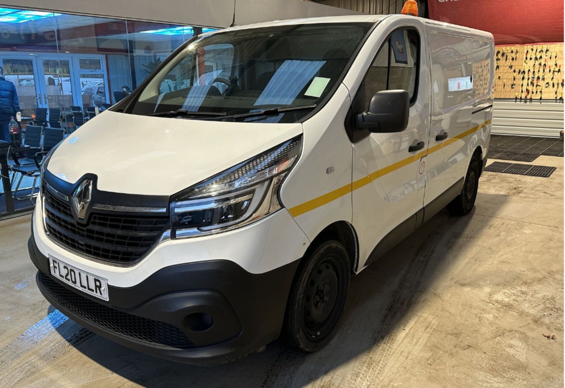 **(ONLY 52K MILEAGE)** PRIME CONDITION PICK: RENAULT TRAFIC SL28, CLEAN AND TIDY - Image 4 of 15