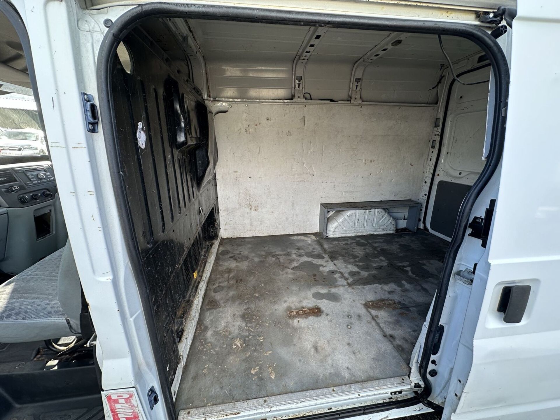 GET MOVING IN STYLE: 2013 FORD TRANSIT 100 T280 PANEL VAN >>--NO VAT ON HAMMER--<< - Image 17 of 17