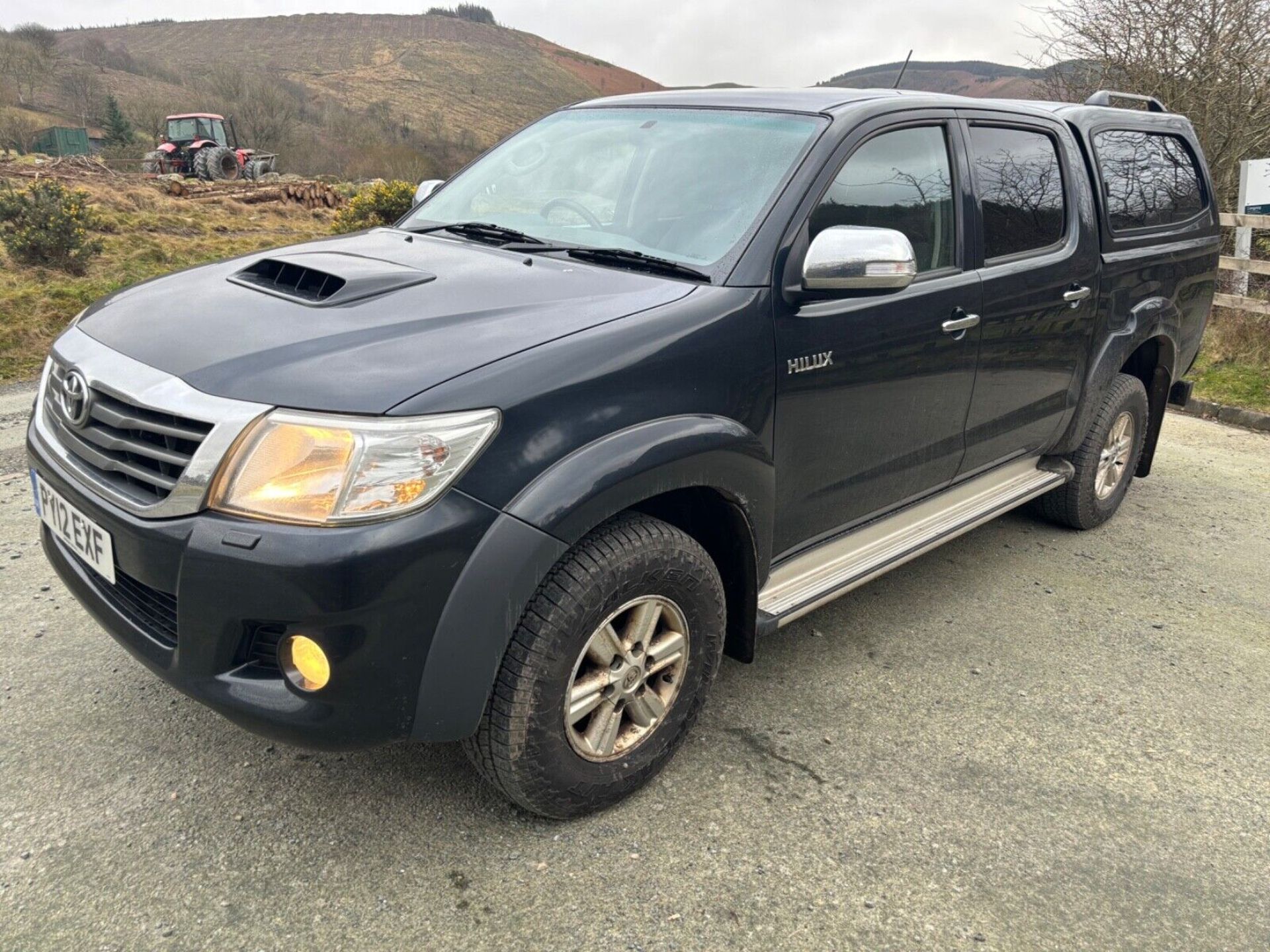 TOYOTA HILUX DOUBLE CAB PICKUP - Image 2 of 14