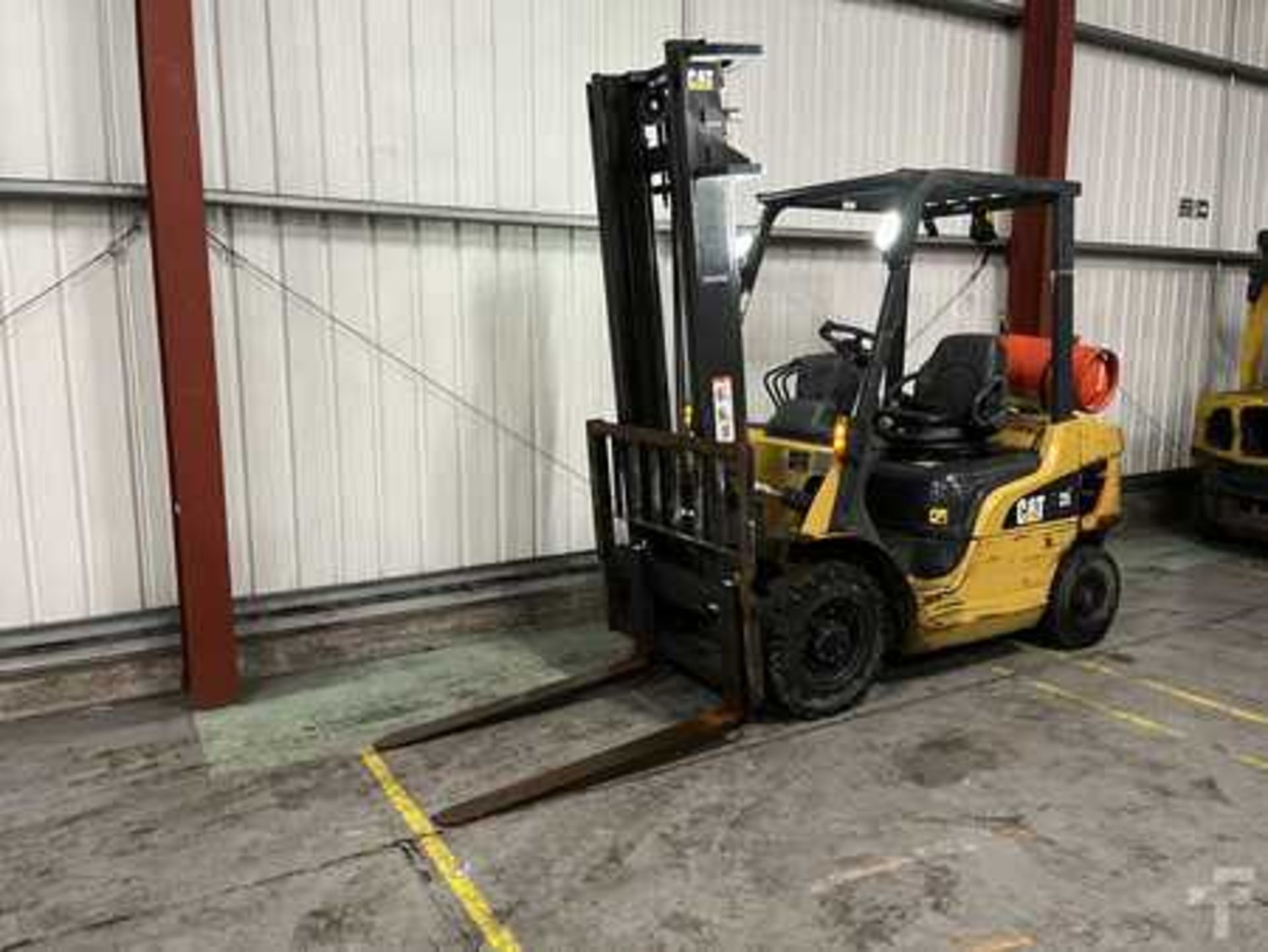 LPG FORKLIFTS CAT LIFT TRUCKS GP25NT - Image 2 of 6