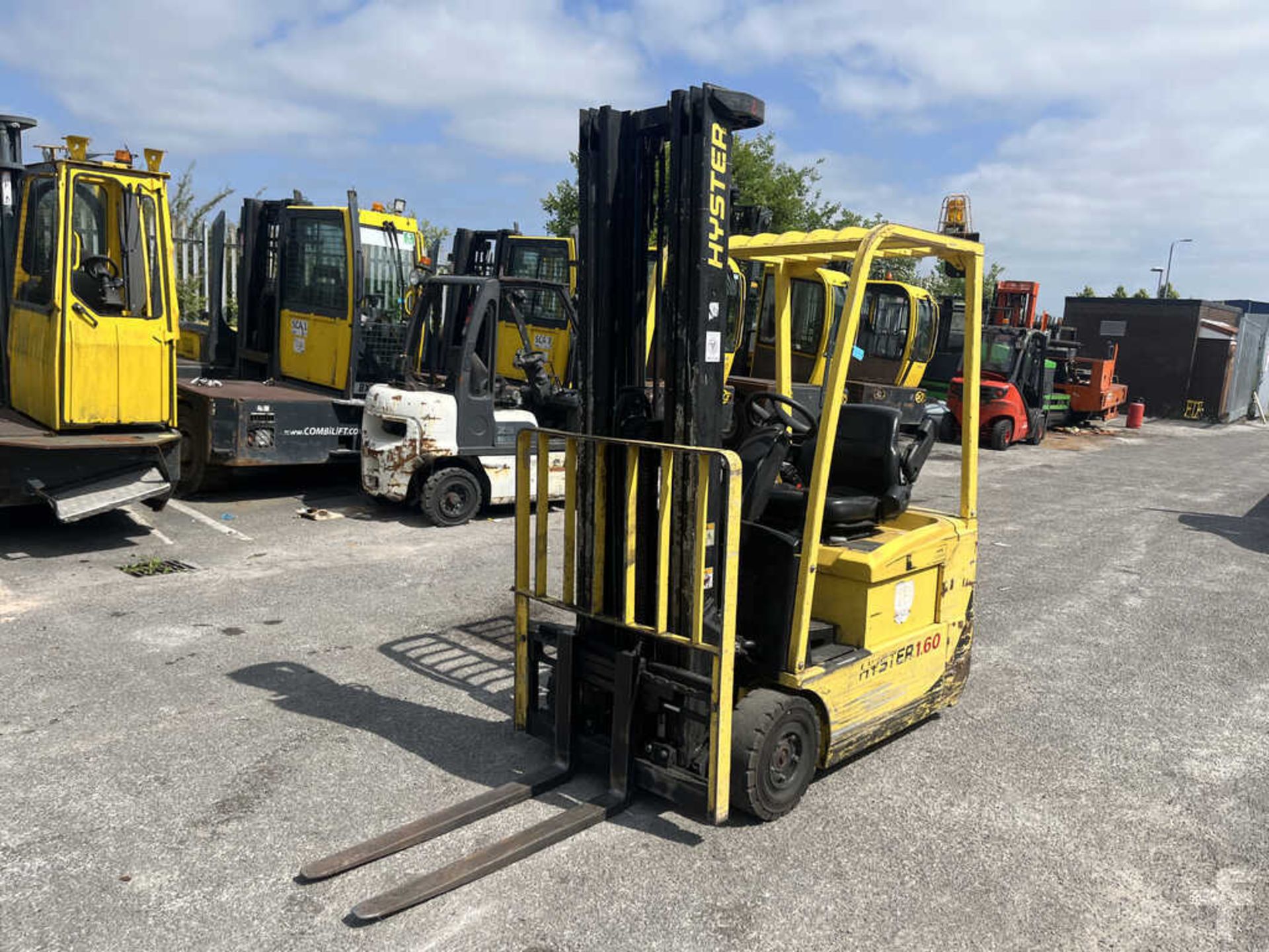 2005 HYSTER J1.60XMT - Image 2 of 7