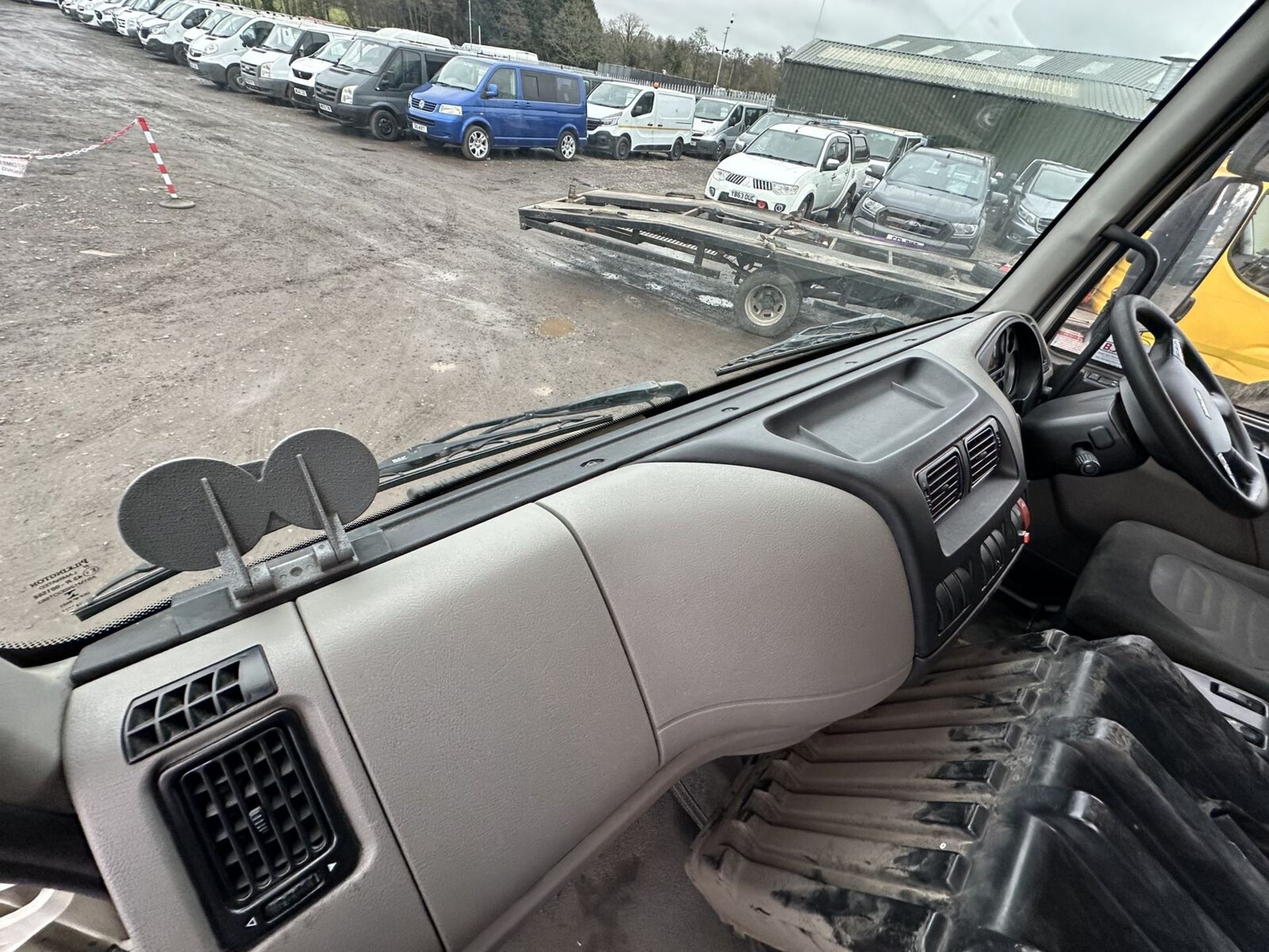LORRY LUXE: DAF TRUCKS LF 7.5T, CRUISE CONTROL, REVERSING CAMERA >>--NO VAT ON HAMMER--<< - Image 11 of 15
