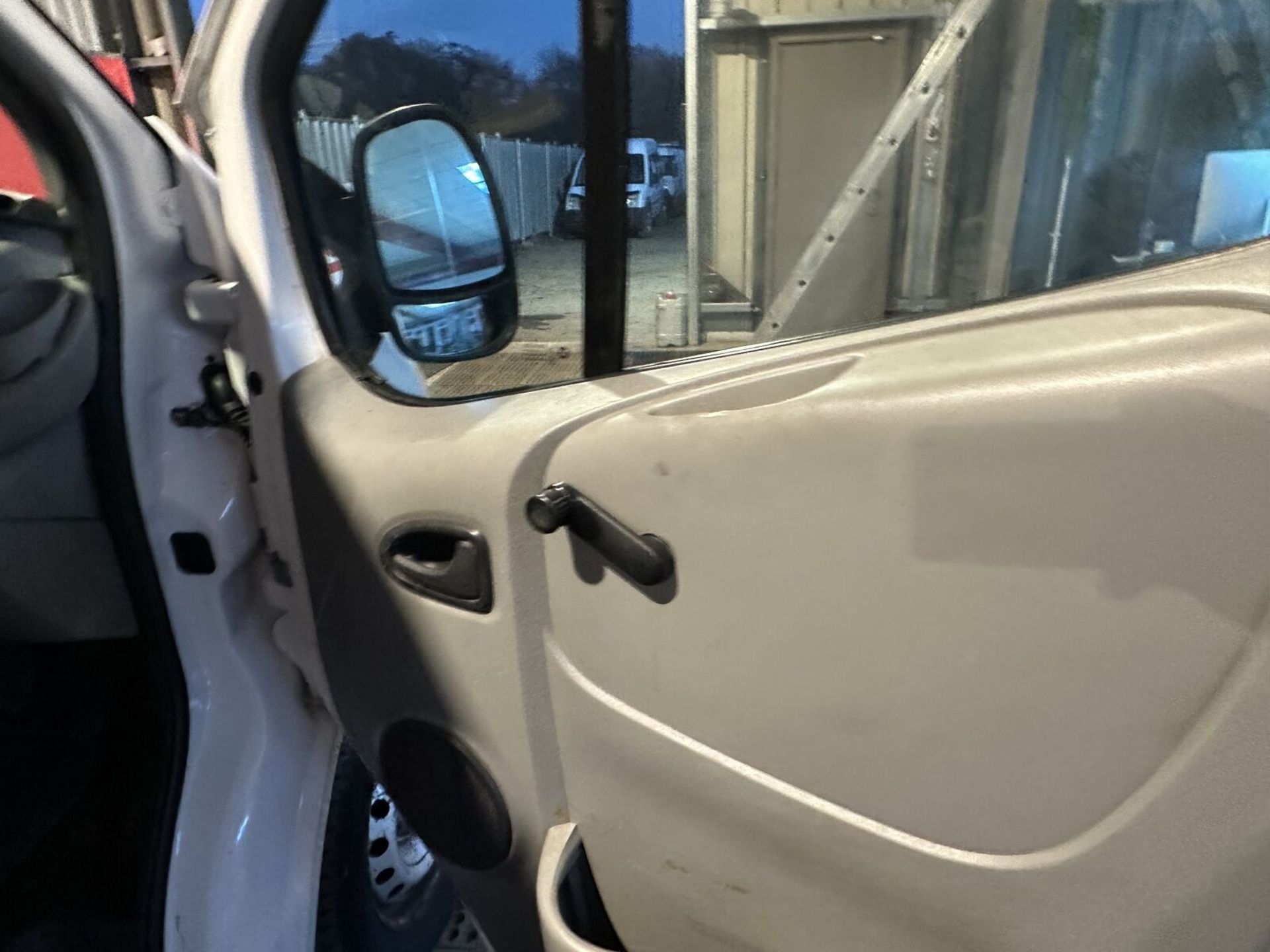 >>--NO VAT ON HAMMER--<<2008 HIGH ROOF RENAULT TRAFIC - DRIVE-READY DELIGHT - Image 11 of 13