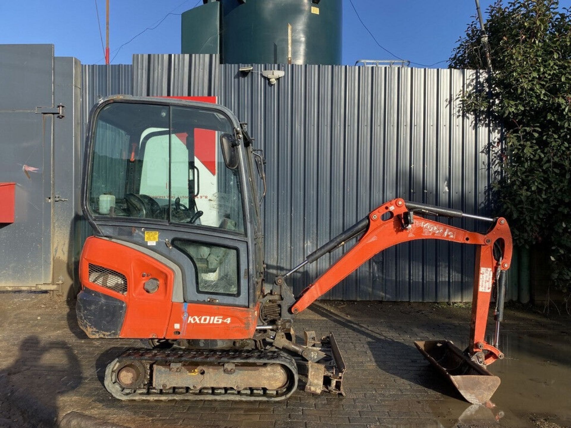 2015 KUBOTA KX016-4: UNLEASHING POWER WITH 2572 HOURS OF PRECISION - Image 11 of 12