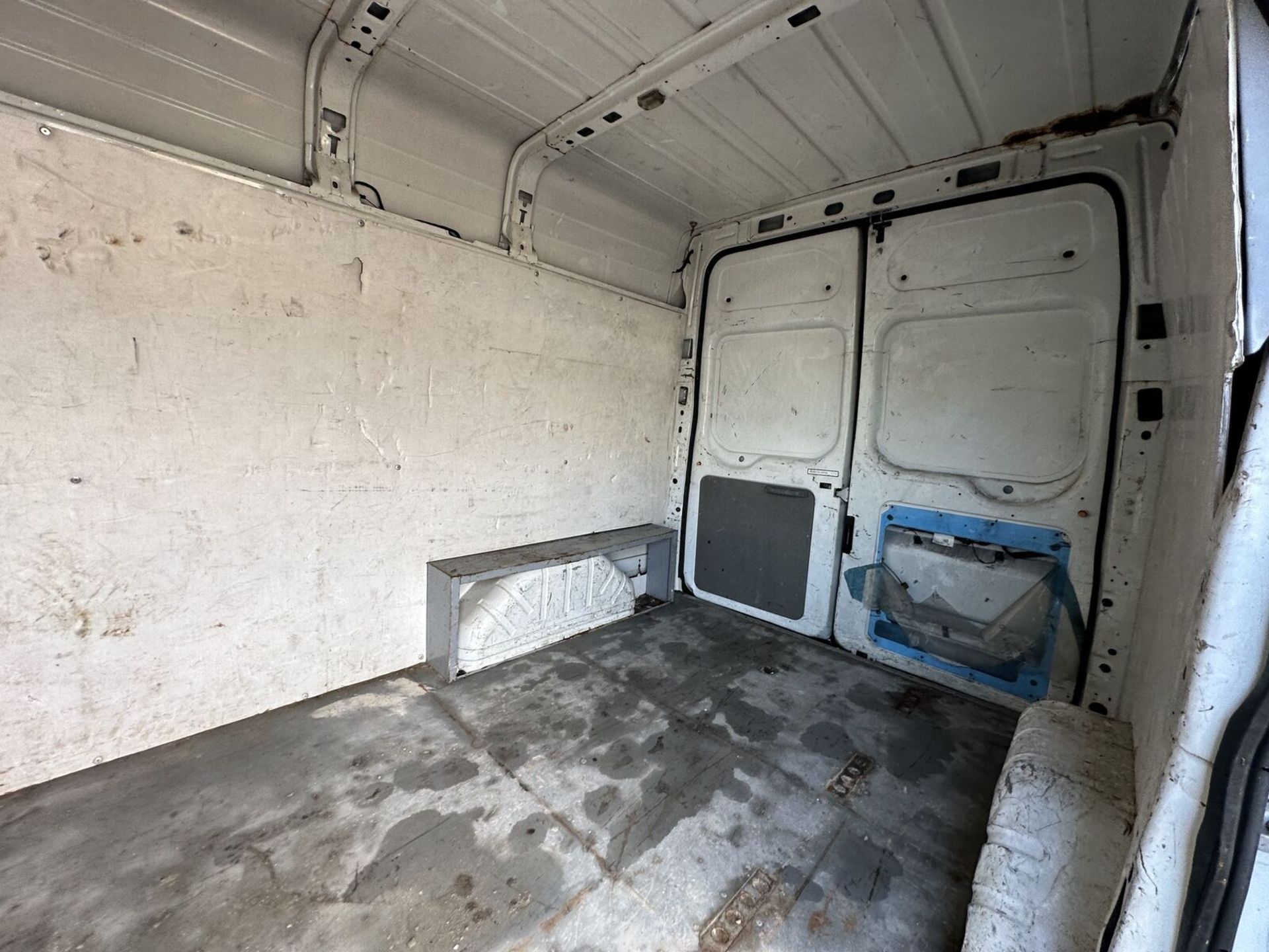 GET MOVING IN STYLE: 2013 FORD TRANSIT 100 T280 PANEL VAN >>--NO VAT ON HAMMER--<< - Image 16 of 17