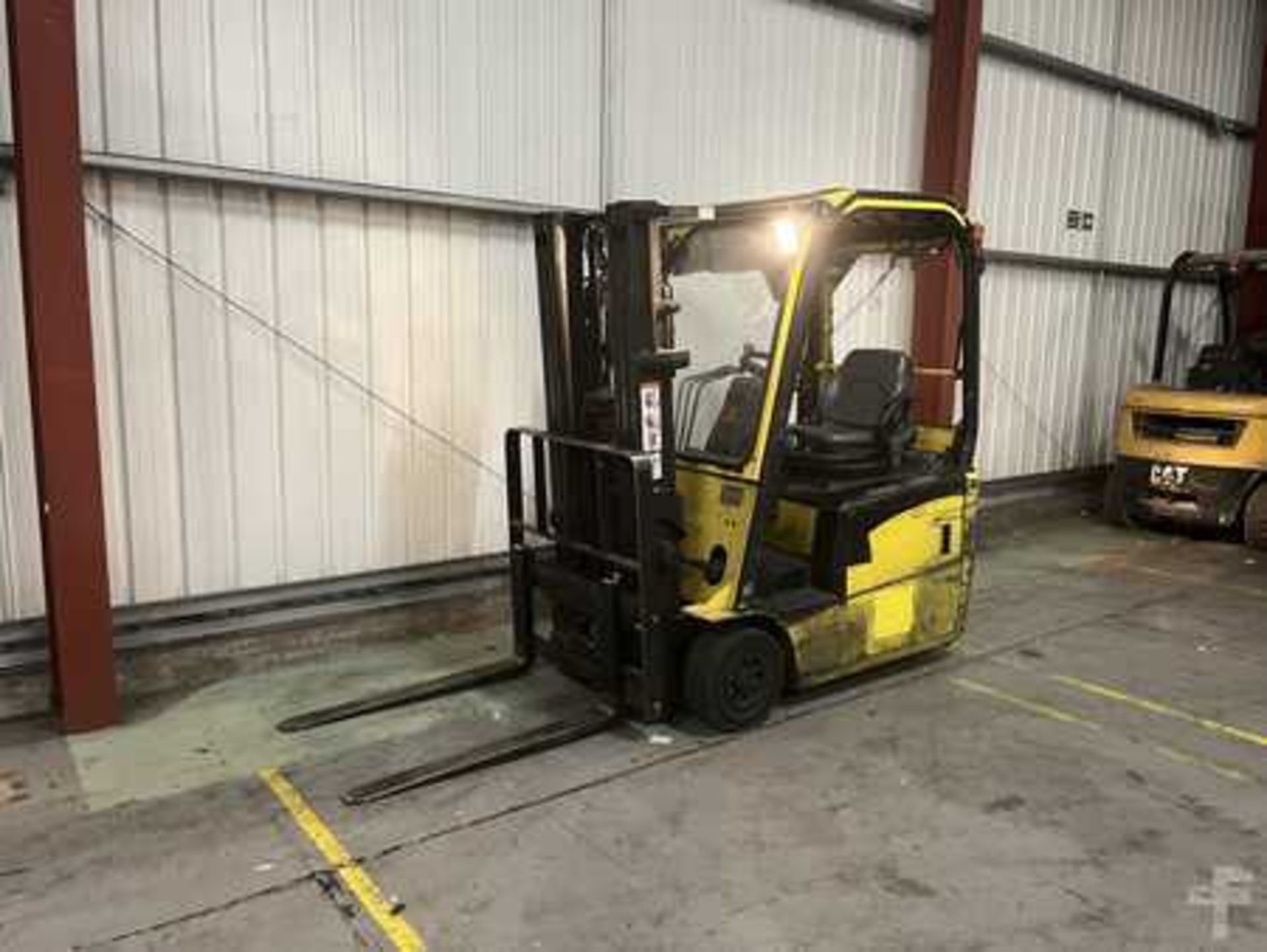 ELECTRIC - 3 WHEELS CAT LIFT TRUCKS FB16NT - Image 6 of 6