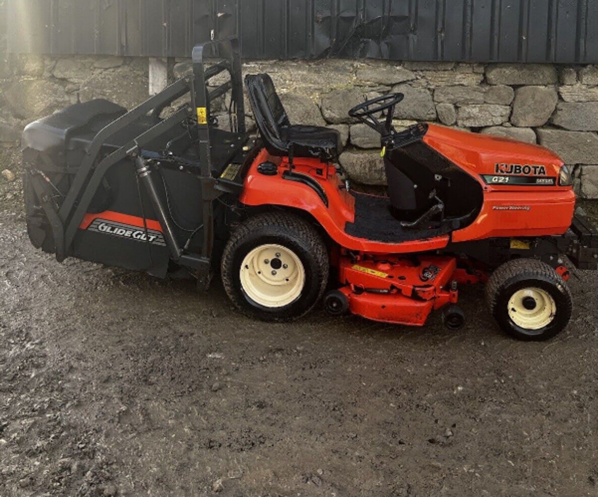 TERRAIN TAMER: KUBOTA G21 DIESEL MOWER MASTERS WITH HYDRAULIC TIP - Image 2 of 11