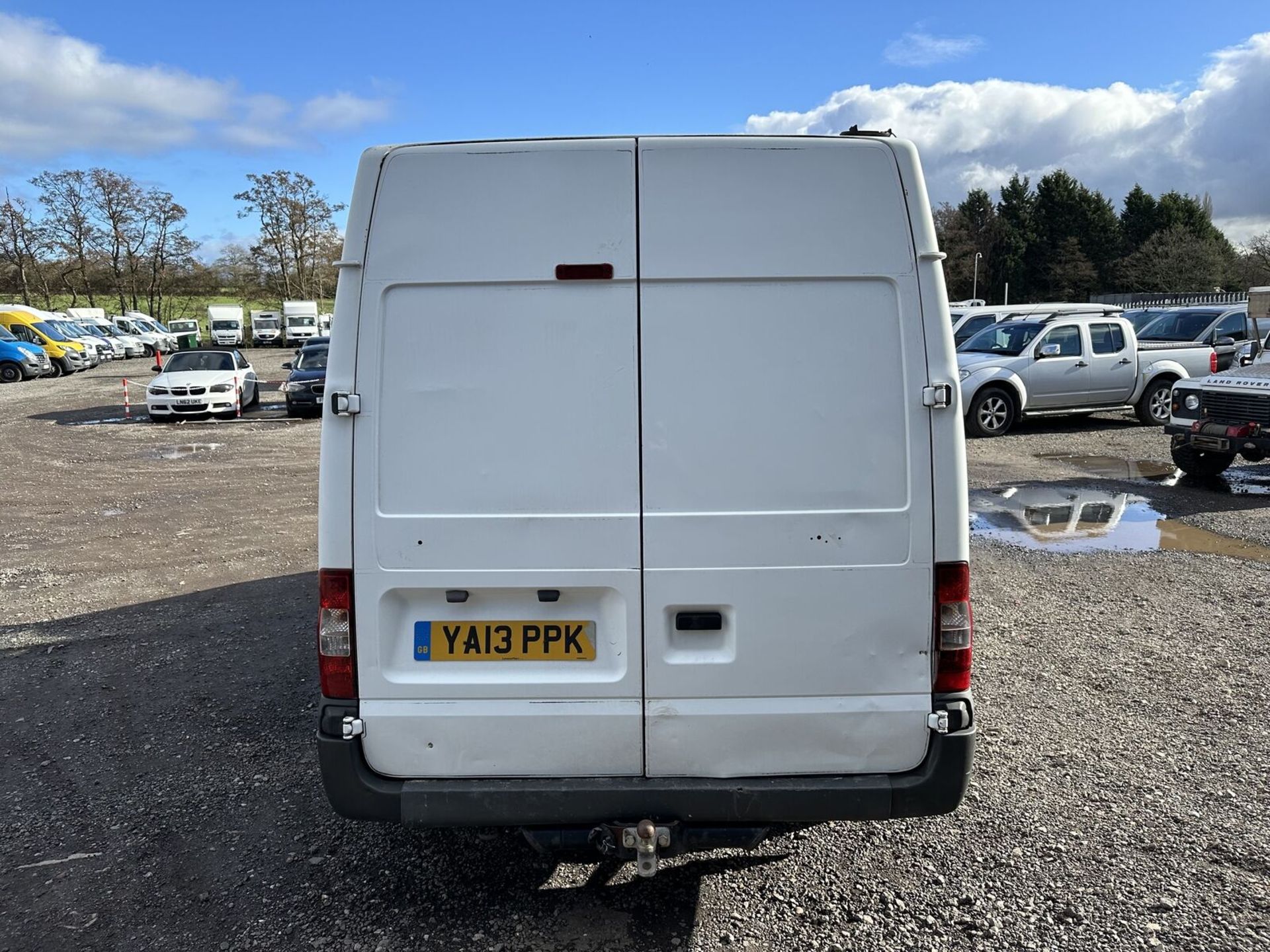 GET MOVING IN STYLE: 2013 FORD TRANSIT 100 T280 PANEL VAN >>--NO VAT ON HAMMER--<< - Image 4 of 17