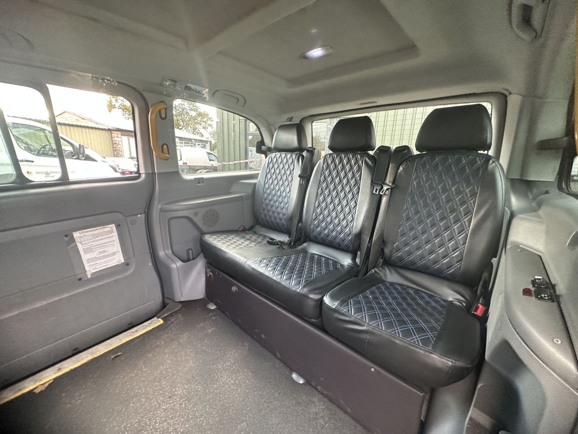 ELEGANT BLACK MERCEDES VITO TRAVELINER: PERFECT FOR FAMILY TRIPS >>--NO VAT ON HAMMER--<< - Image 4 of 17