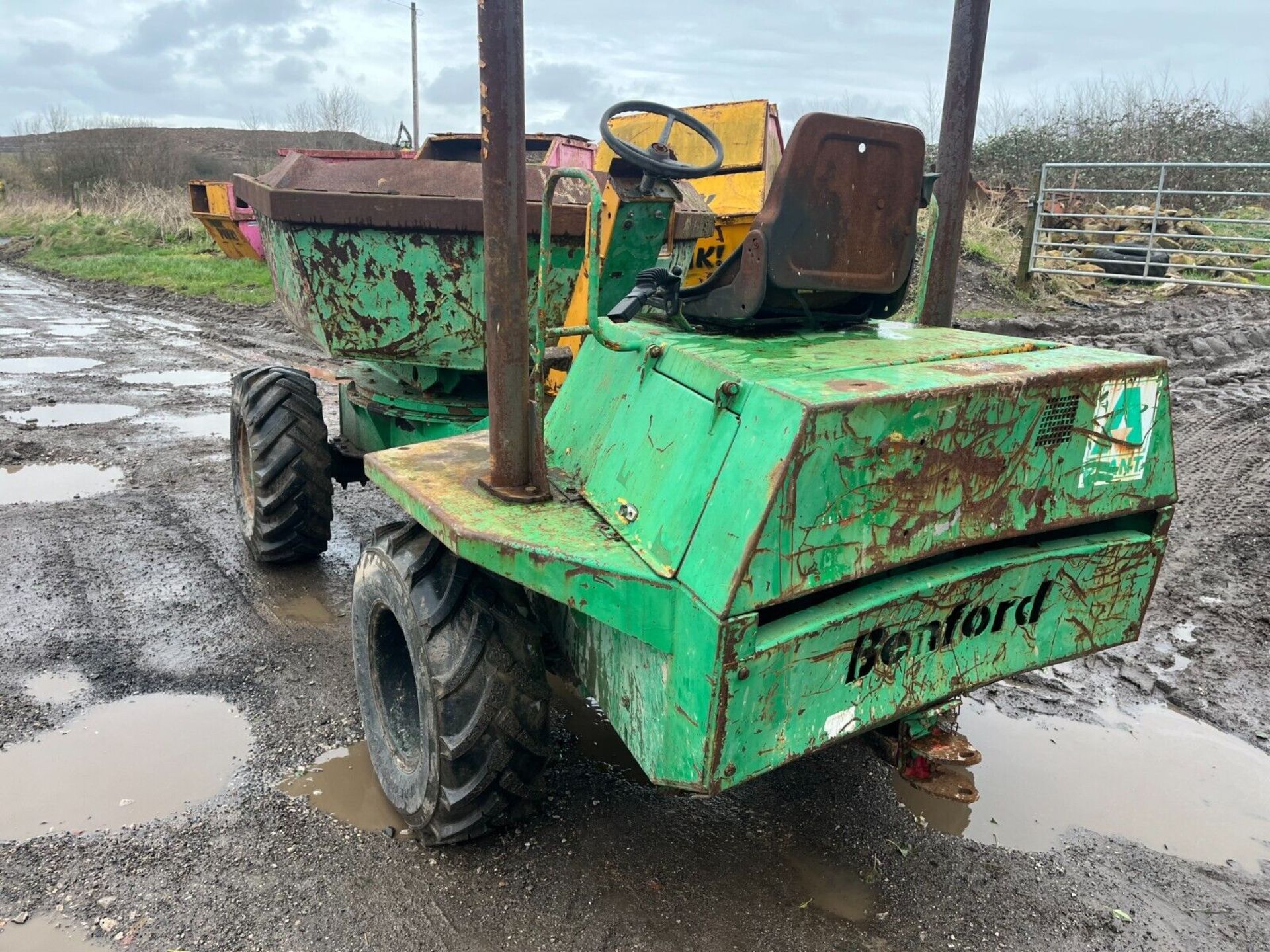 POWERFUL BENFORD 3-TON DUMPER: LISTER ENGINE, FLAWLESS BRAKES - Image 4 of 9