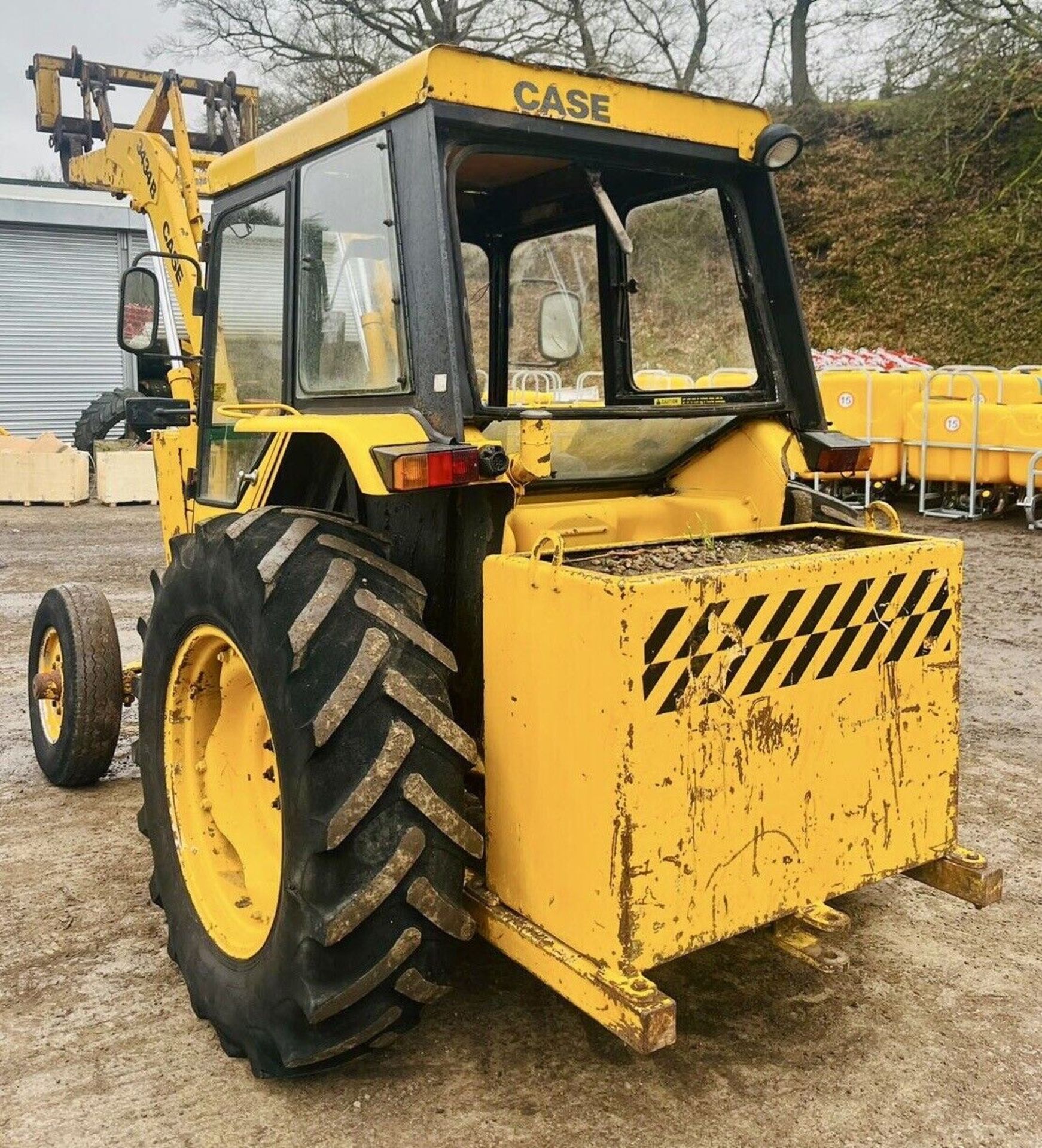 INDUSTRIAL POWERHOUSE: CASE INTERNATIONAL 248L LOADER TRACTOR - Image 6 of 9