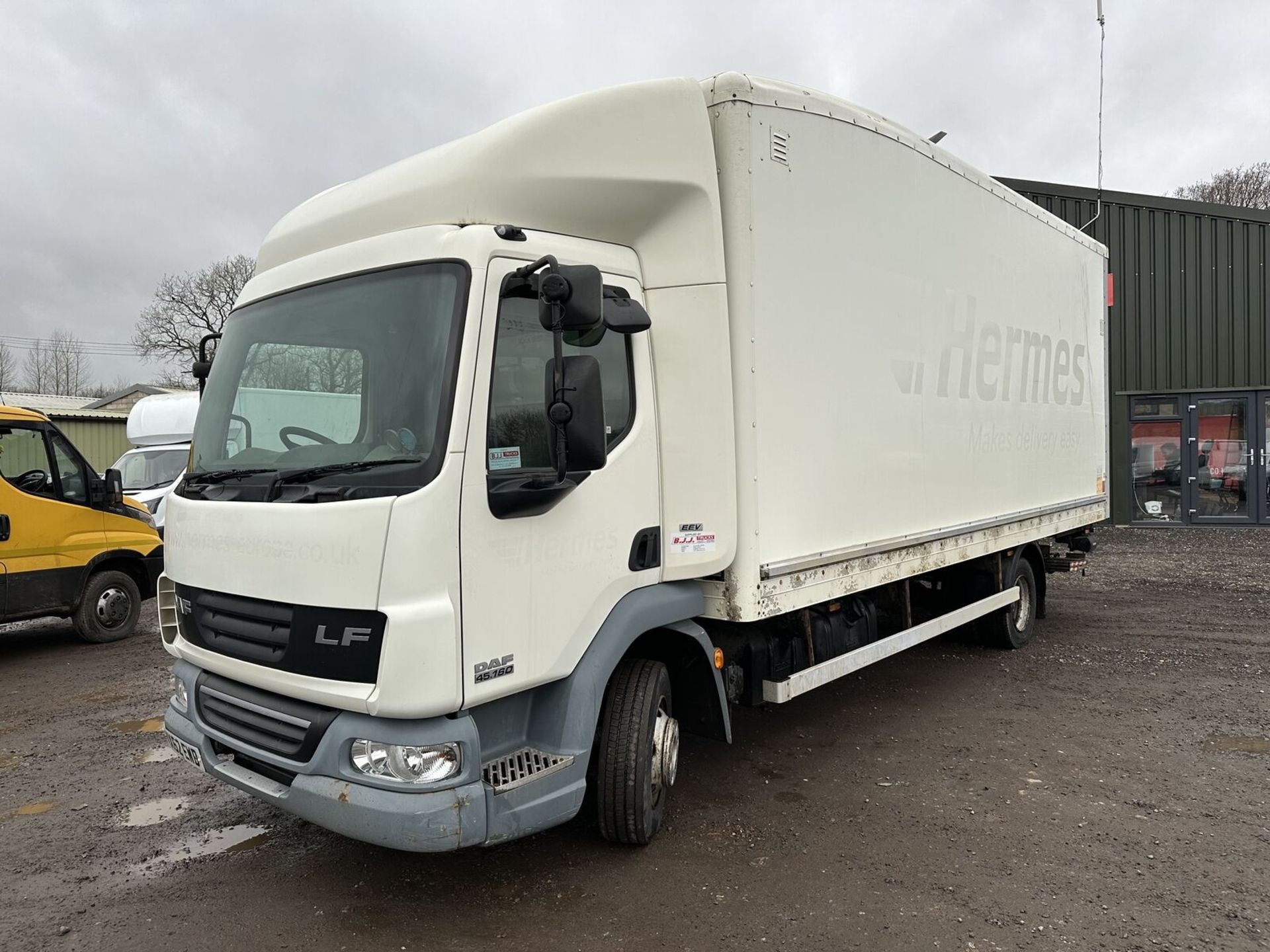 LORRY LUXE: DAF TRUCKS LF 7.5T, CRUISE CONTROL, REVERSING CAMERA >>--NO VAT ON HAMMER--<< - Image 2 of 15