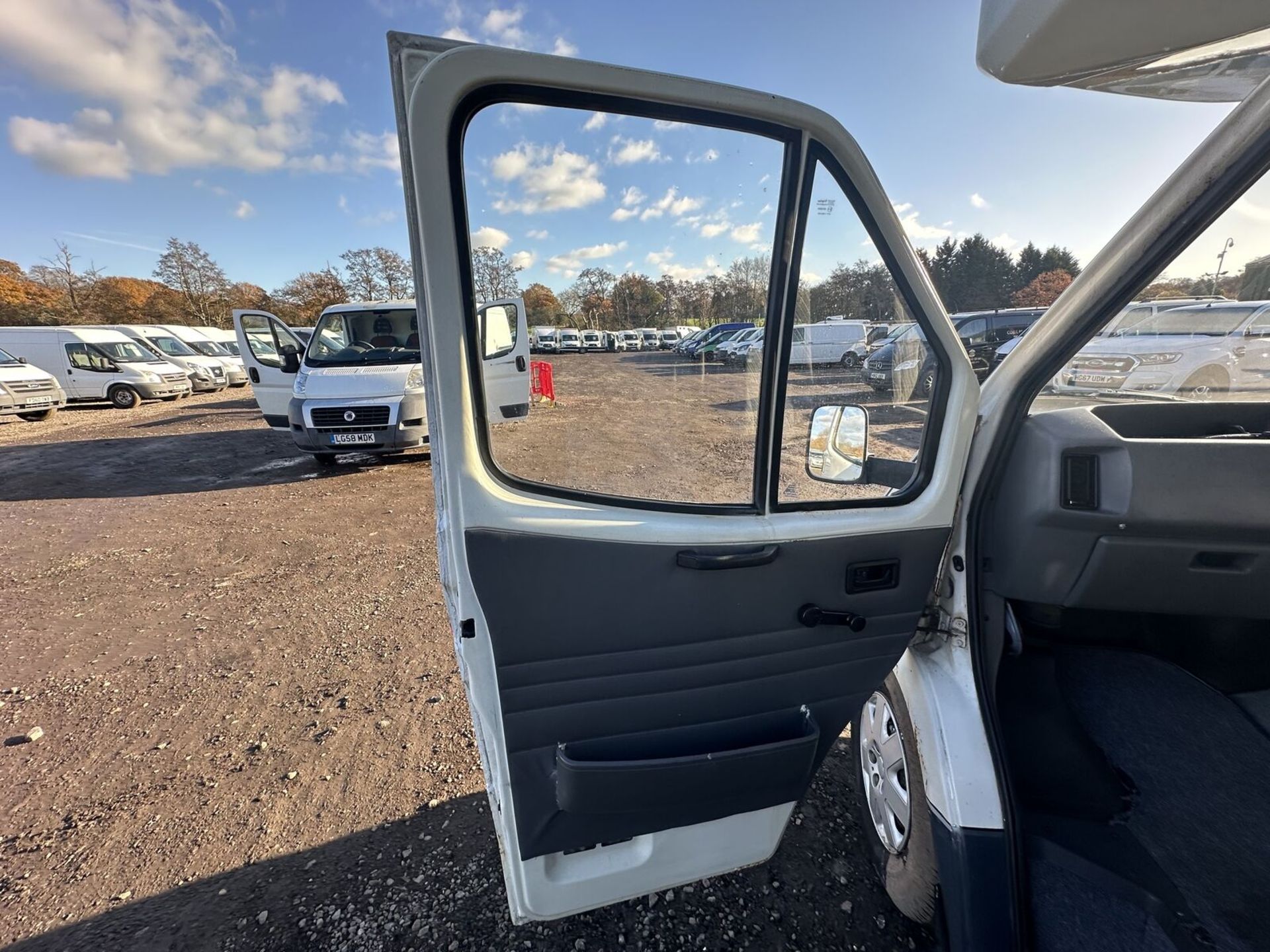 **(ONLY 72K MILEAGE)** CLASSIC 1990 FORD TRANSIT CAMPER: AUTO, FRESH MOT - Image 10 of 19