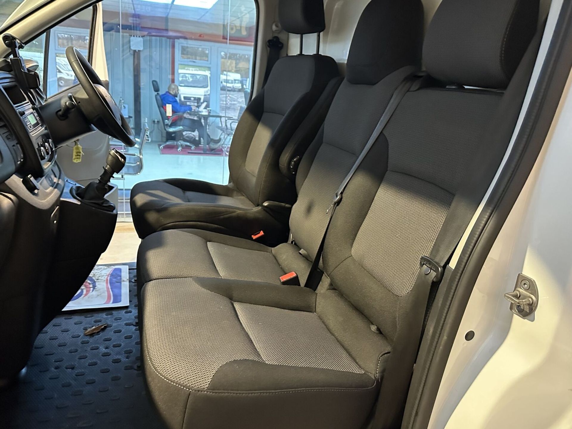 **(ONLY 52K MILEAGE)** PRIME CONDITION PICK: RENAULT TRAFIC SL28, CLEAN AND TIDY - Image 8 of 15