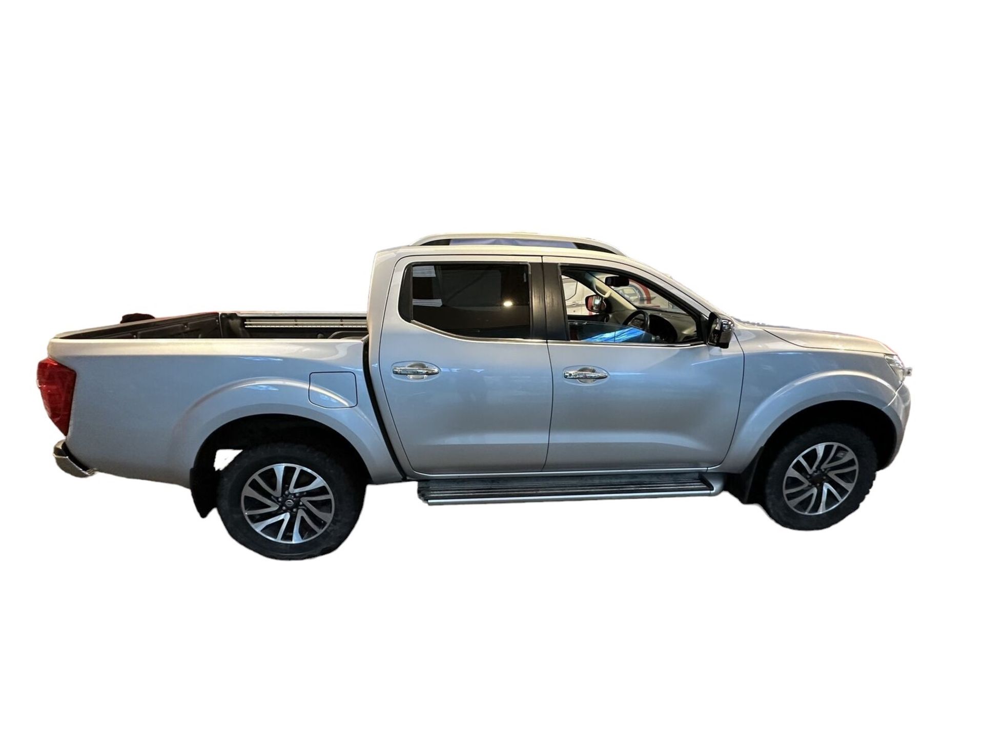 >>--NO VAT ON HAMMER--<< 2017 NISSAN NAVARA TEKNA: SILVER 4X4, EURO 6, PRISTINE CONDITION - Image 5 of 14