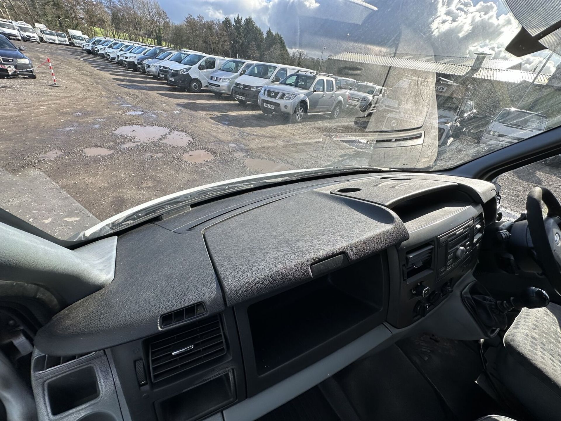 GET MOVING IN STYLE: 2013 FORD TRANSIT 100 T280 PANEL VAN >>--NO VAT ON HAMMER--<< - Image 6 of 17