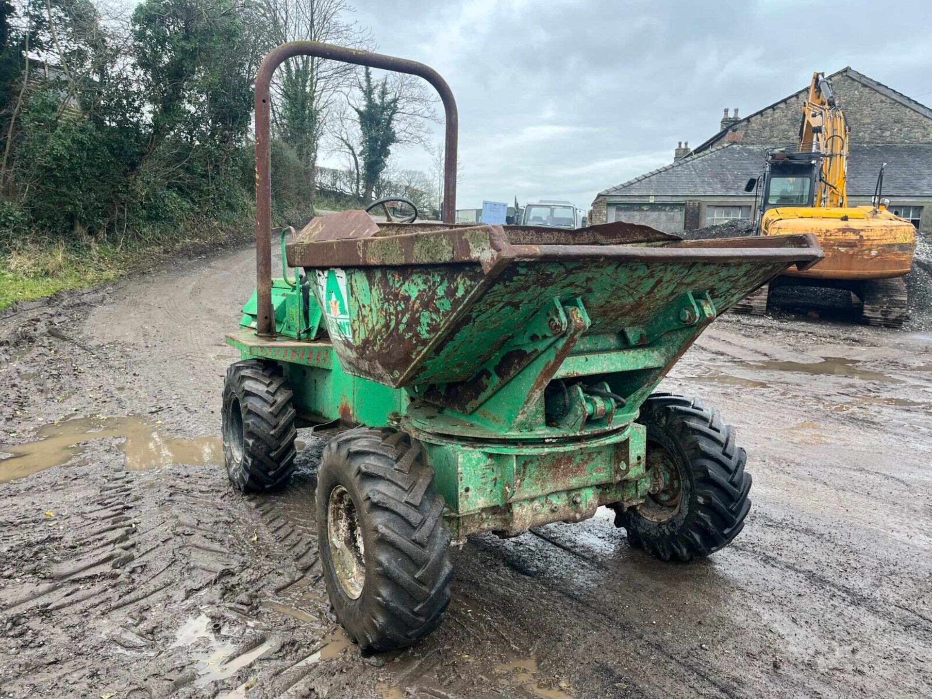 POWERFUL BENFORD 3-TON DUMPER: LISTER ENGINE, FLAWLESS BRAKES