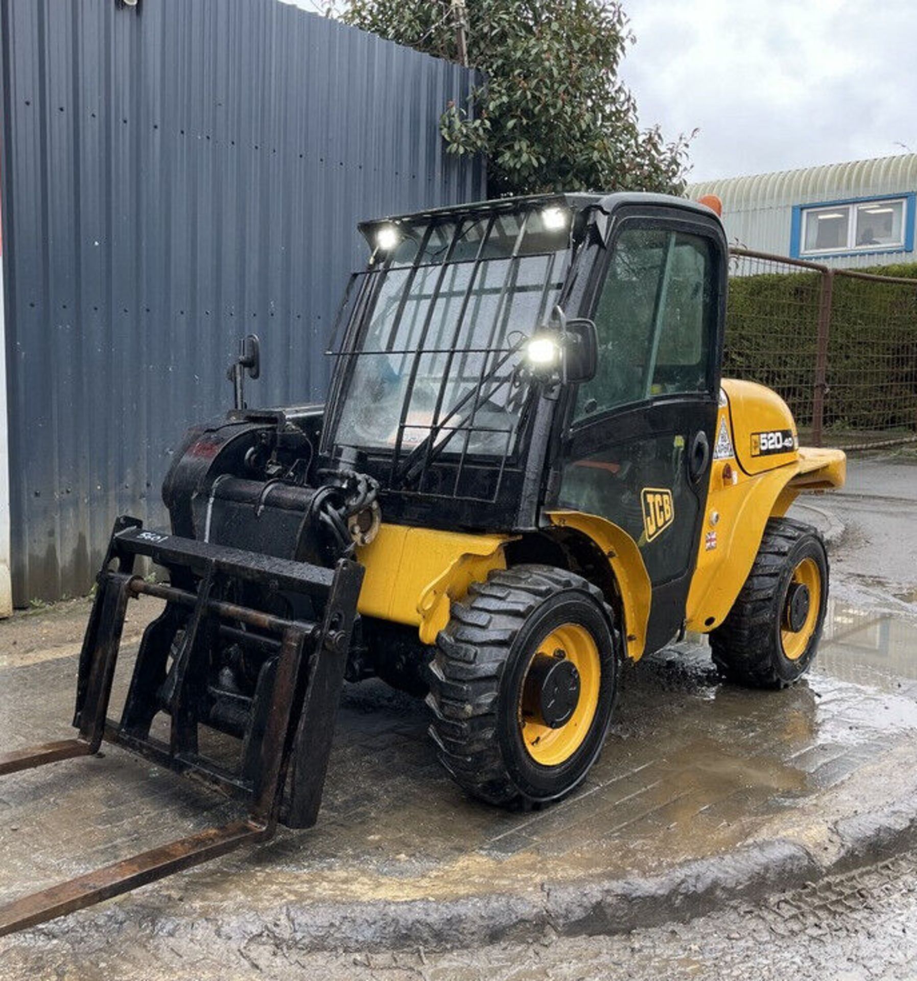 2016 JCB 520 40 TELEHANDLER - Image 2 of 12