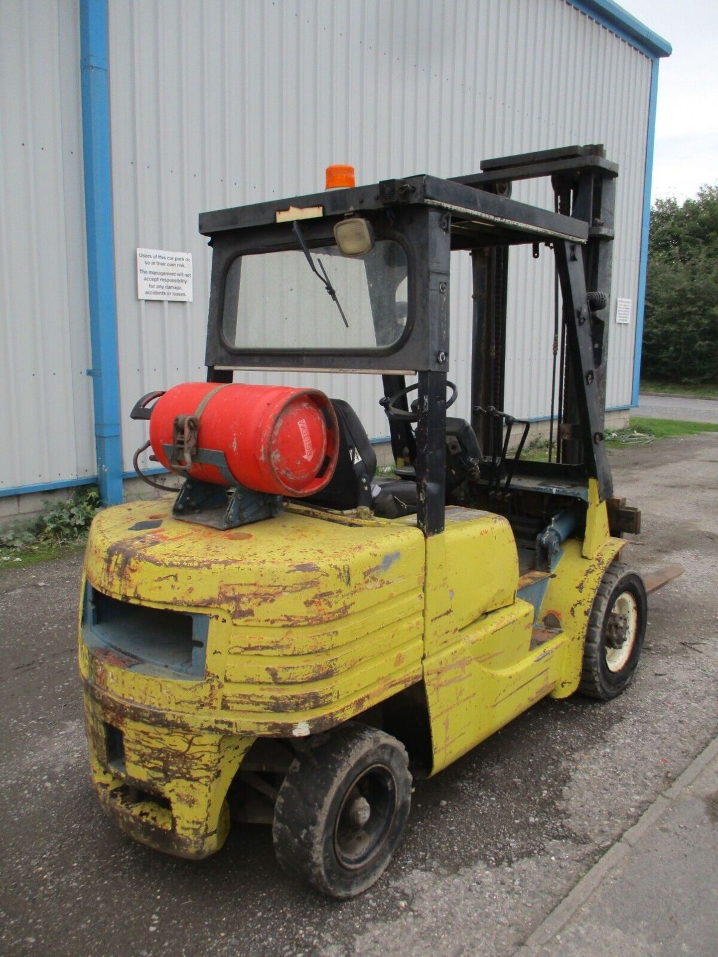 LIFTS 3000KG CAT GP30 FORKLIFT - Image 4 of 11