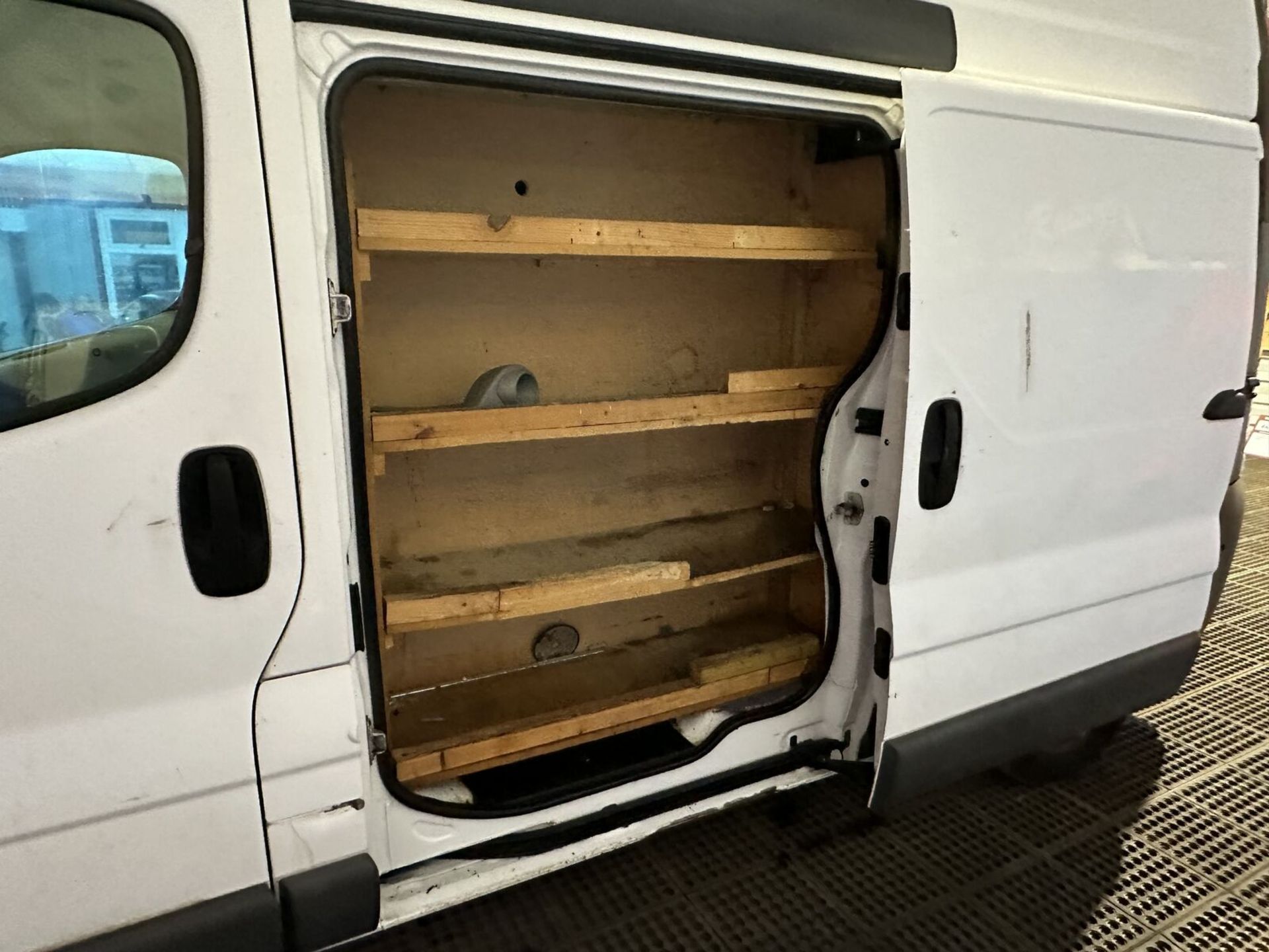 >>--NO VAT ON HAMMER--<<2008 HIGH ROOF RENAULT TRAFIC - DRIVE-READY DELIGHT - Image 7 of 13